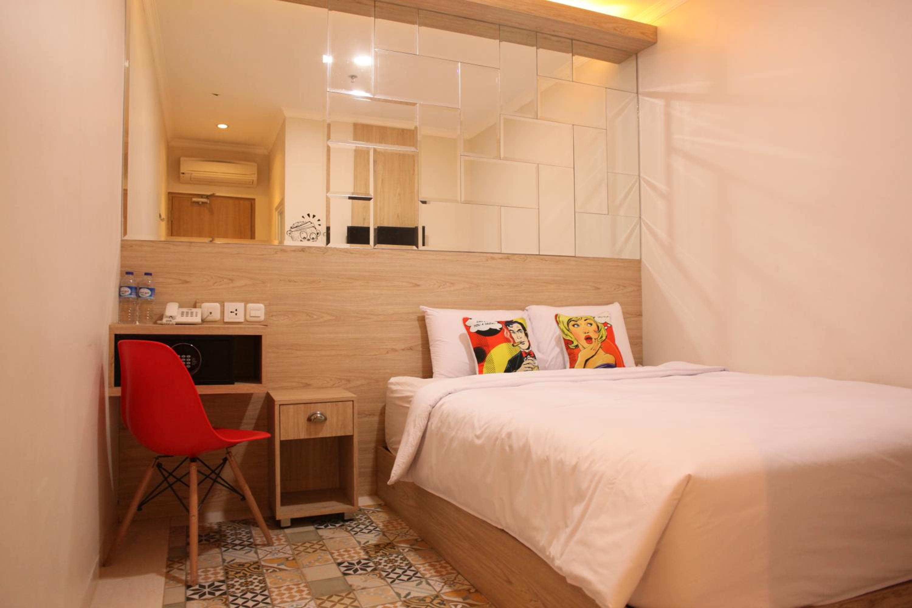 Deluxe Double Room with No Window