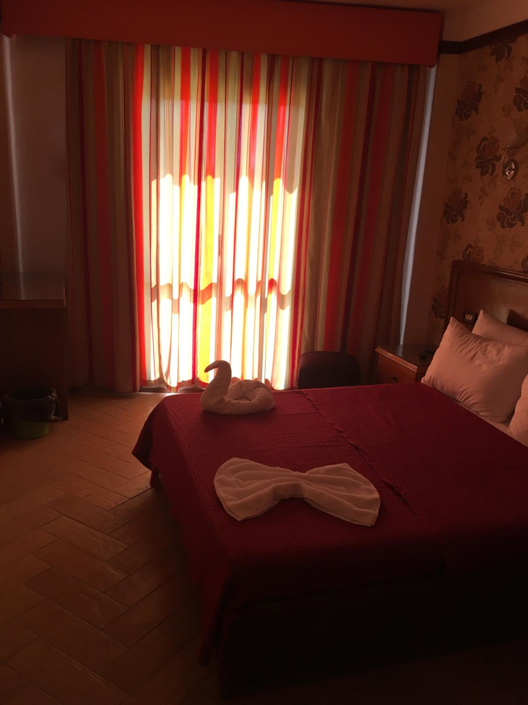 Deluxe King Room - Photo 2