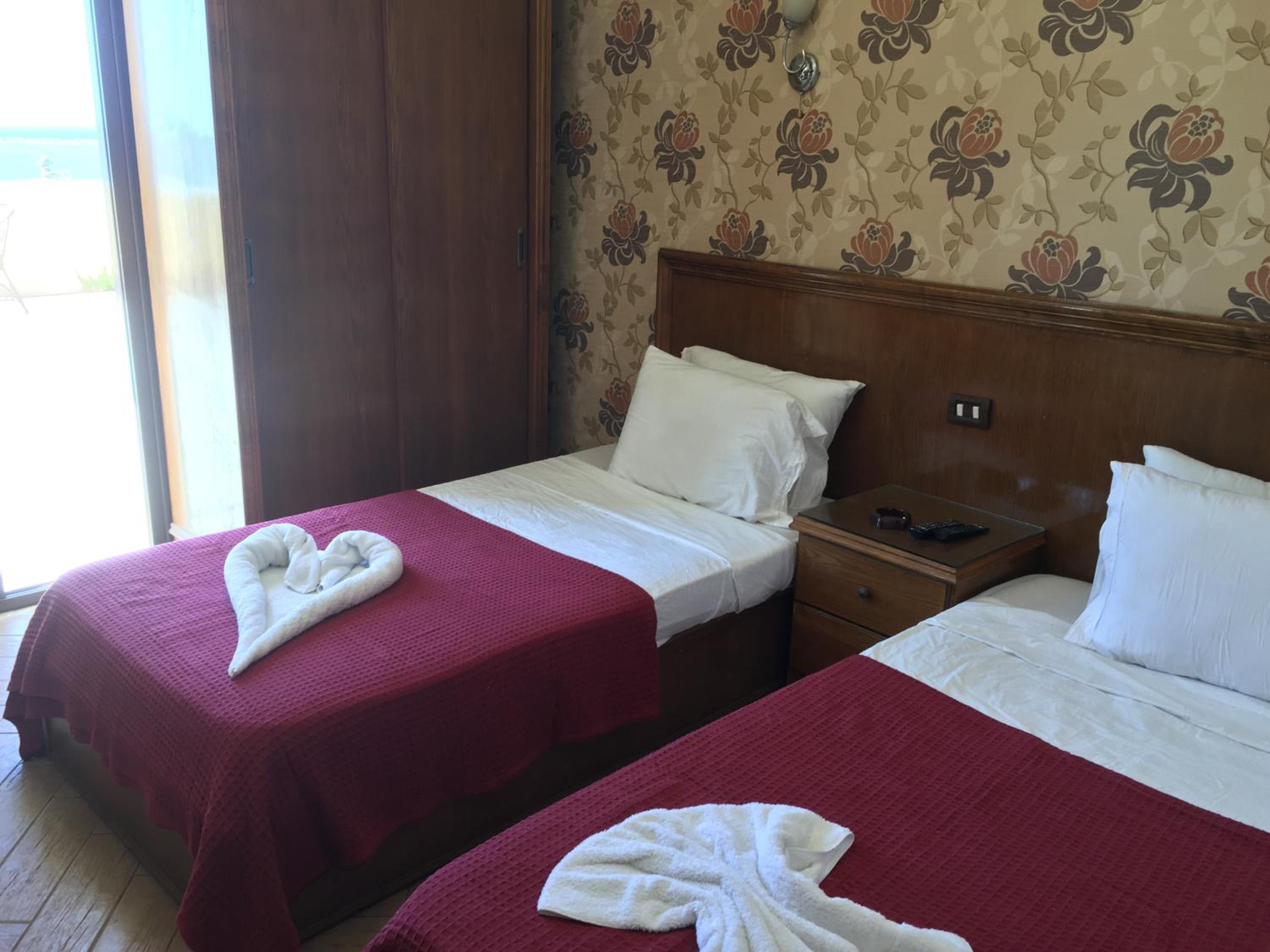 Deluxe Twin Room with Sea View - Photo 11