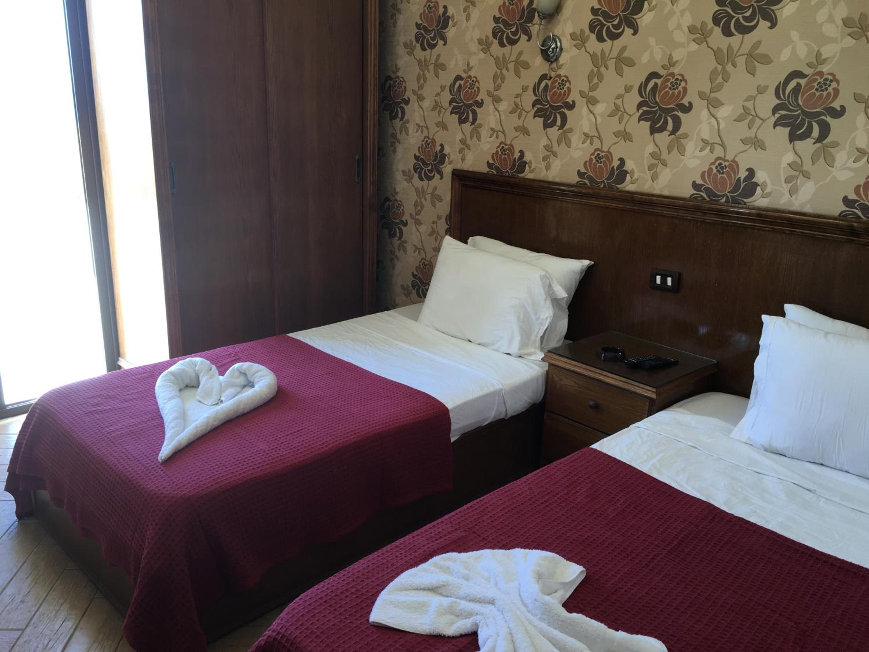 Deluxe Twin Room with Sea View - Photo 13