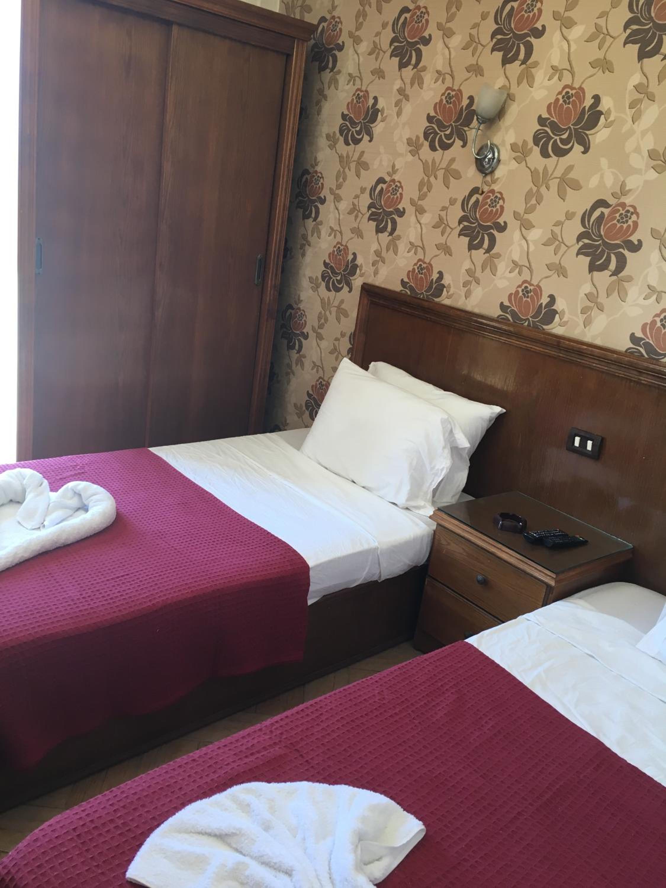 Deluxe Twin Room with Sea View - Photo 3