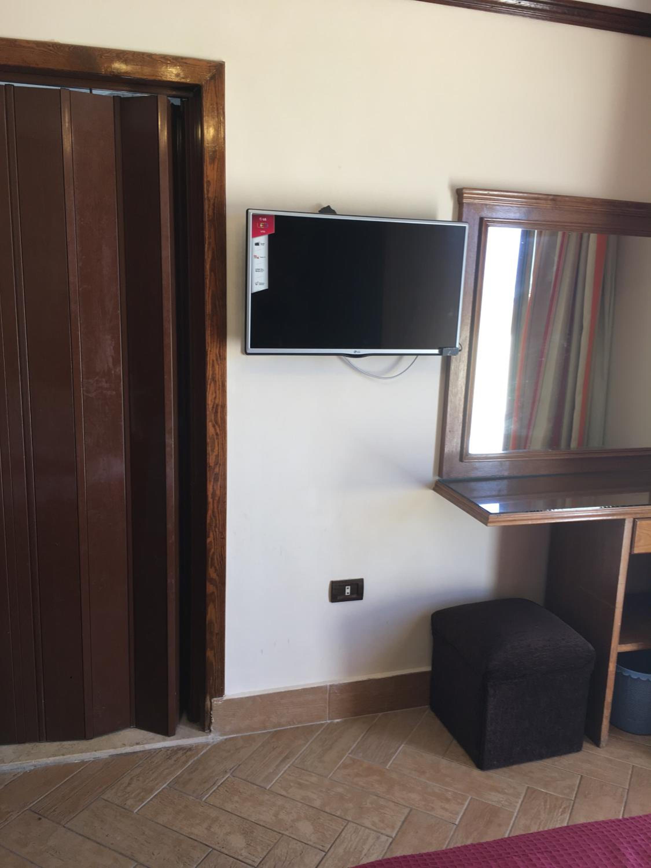 Deluxe Twin Room with Sea View - Photo 5