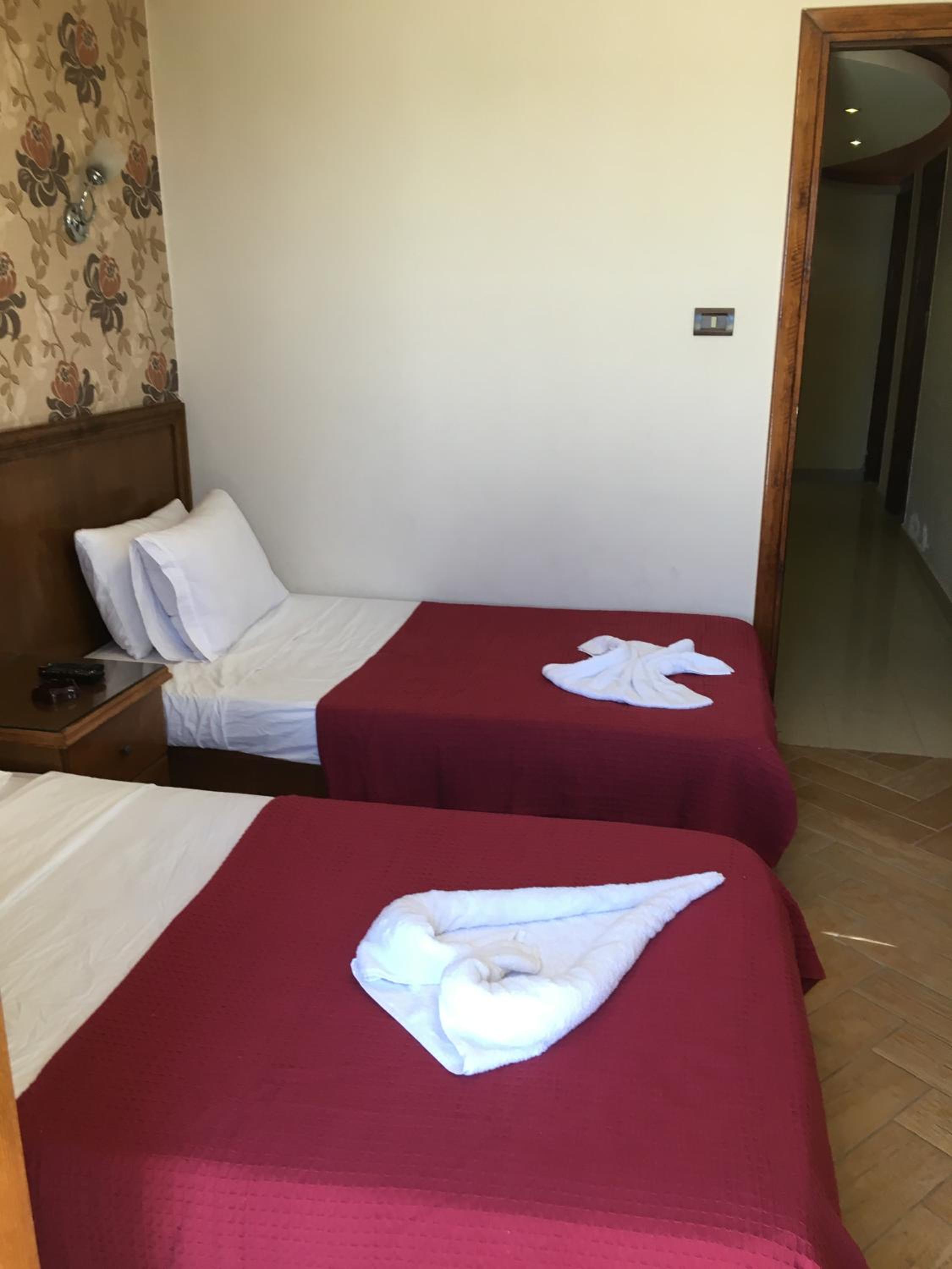 Deluxe Twin Room with Sea View - Photo 7