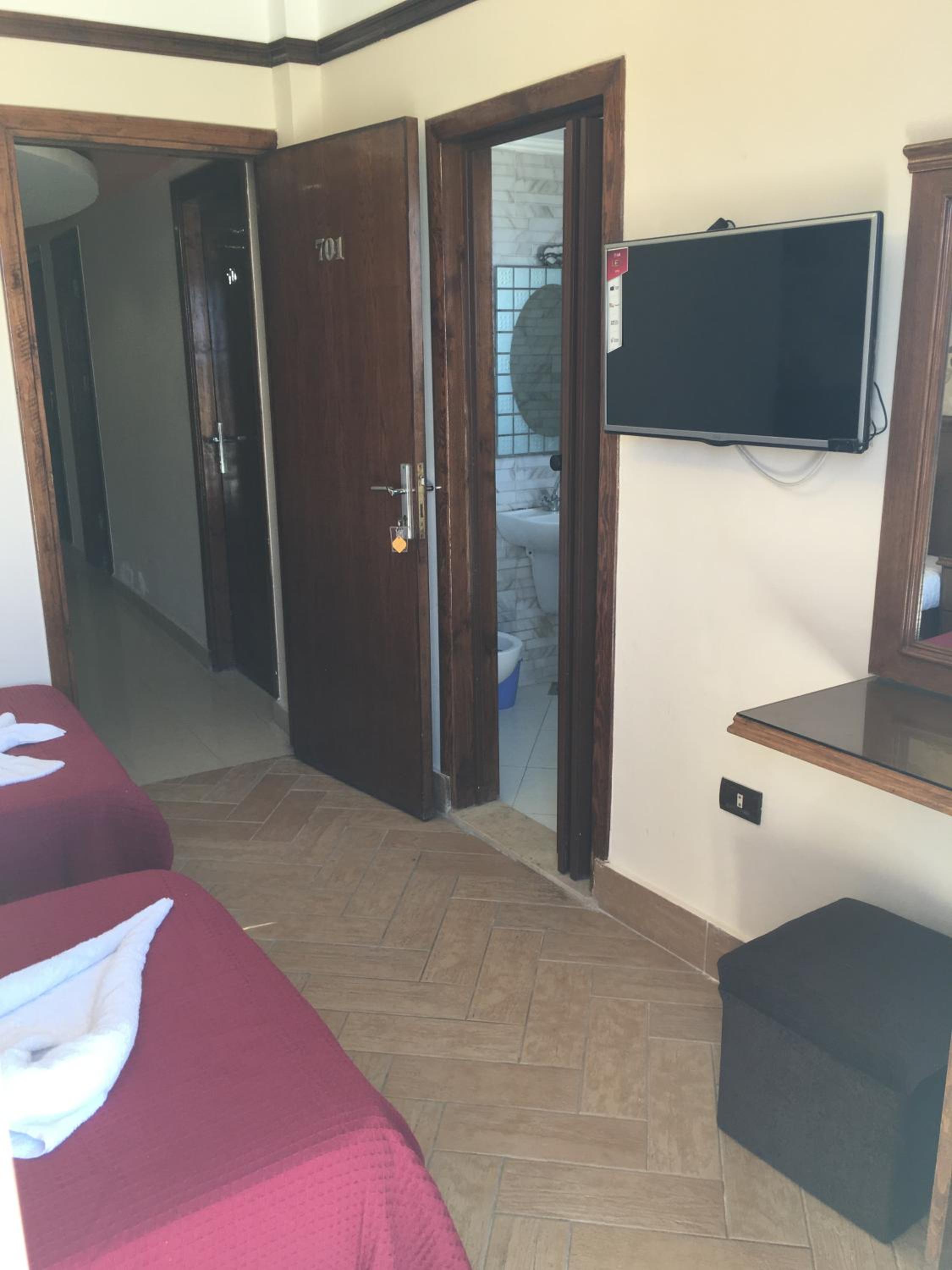 Deluxe Twin Room with Sea View - Photo 9