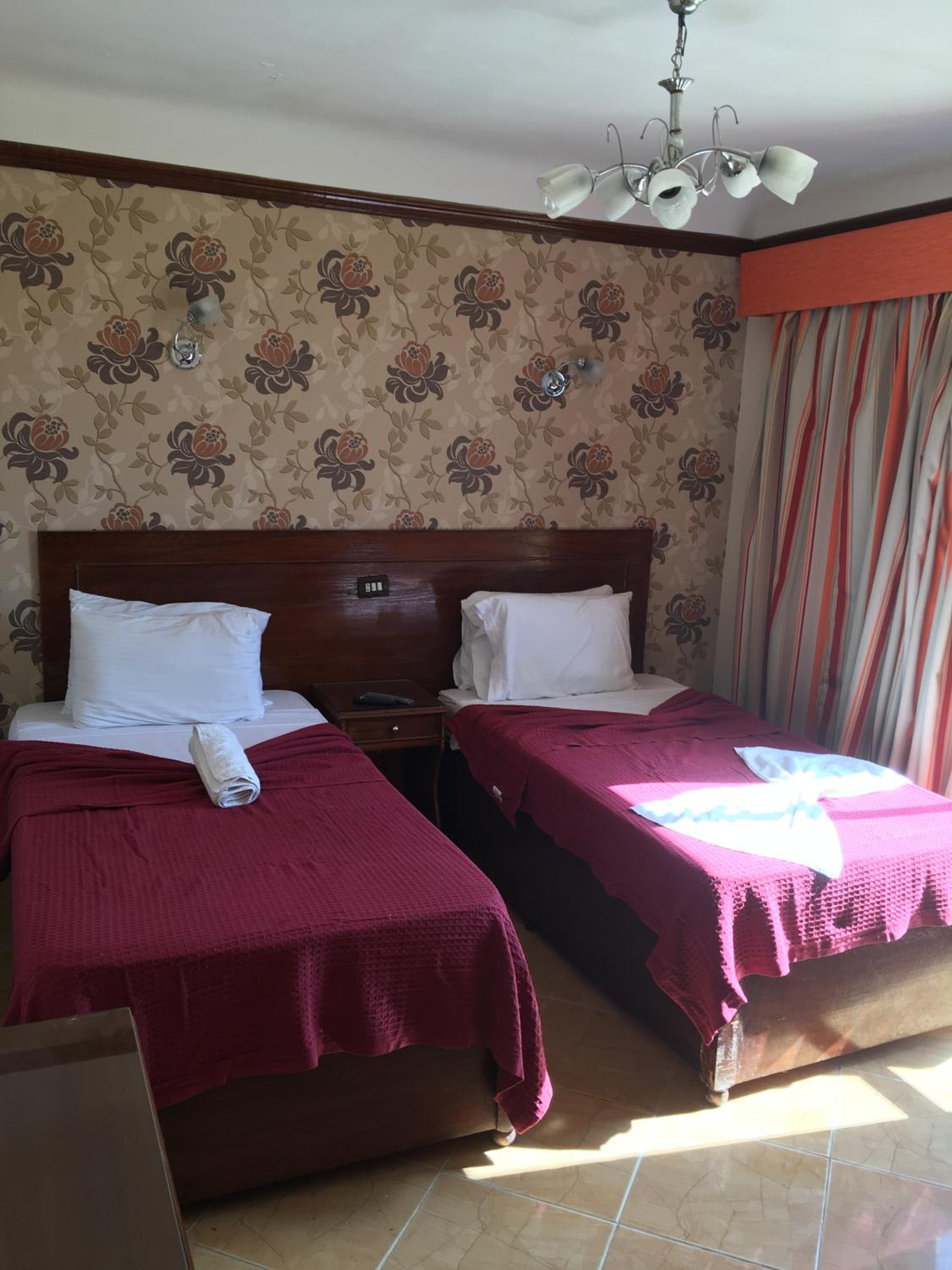 Deluxe Twin Room with Sea View - Photo 19