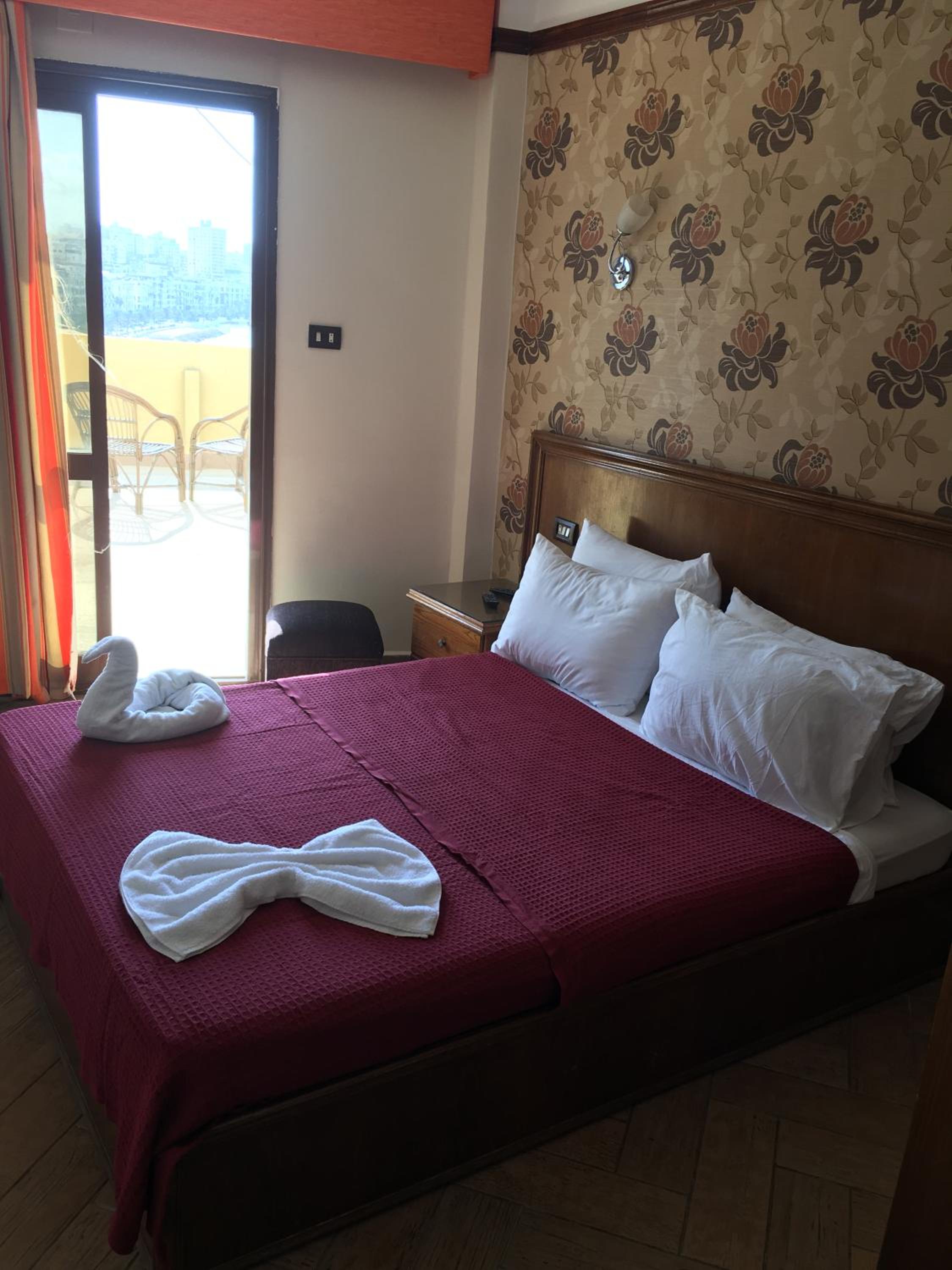 Deluxe King Room - Photo 3