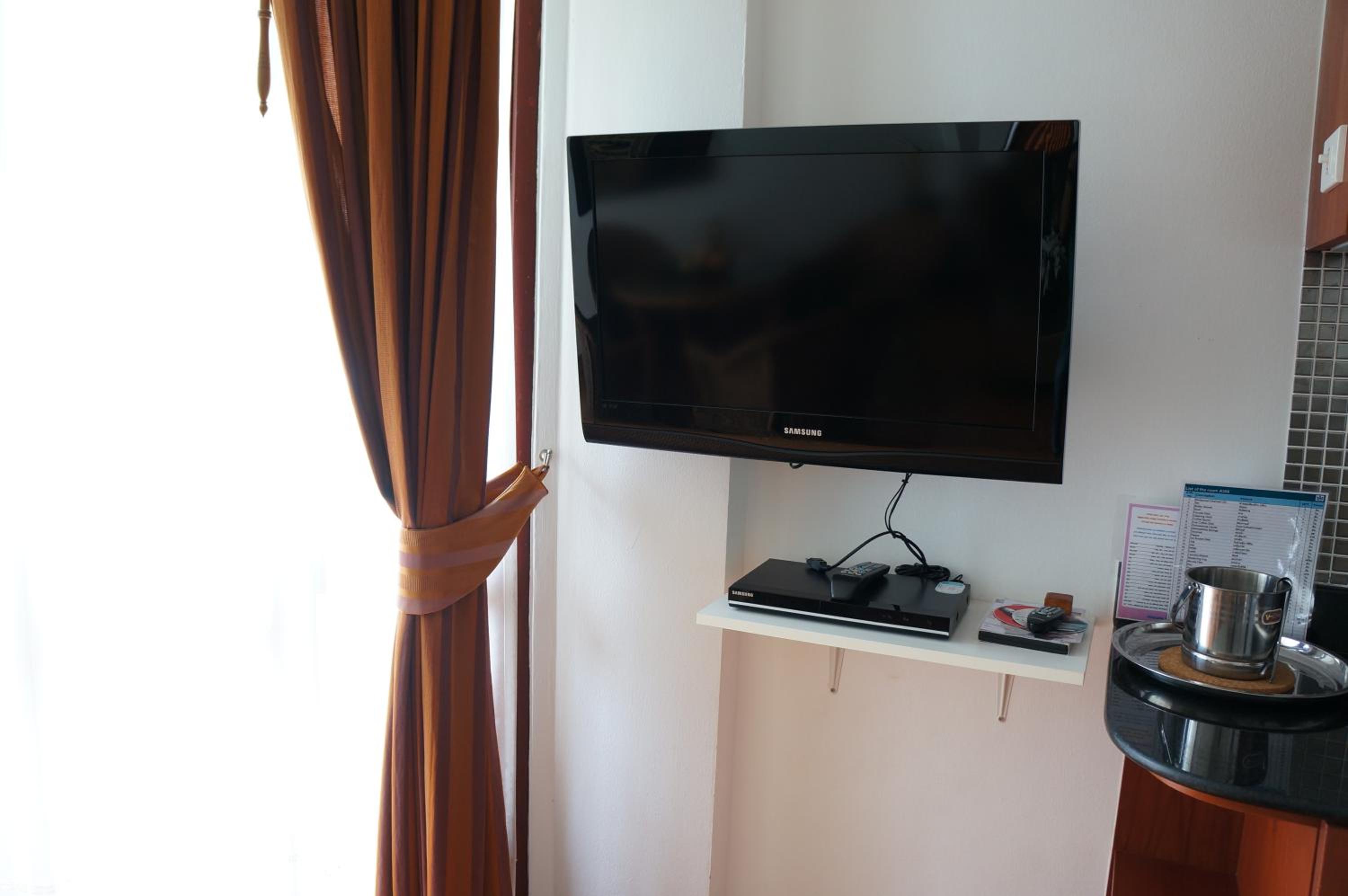 Superior One-Bedroom Apartment - Photo 5