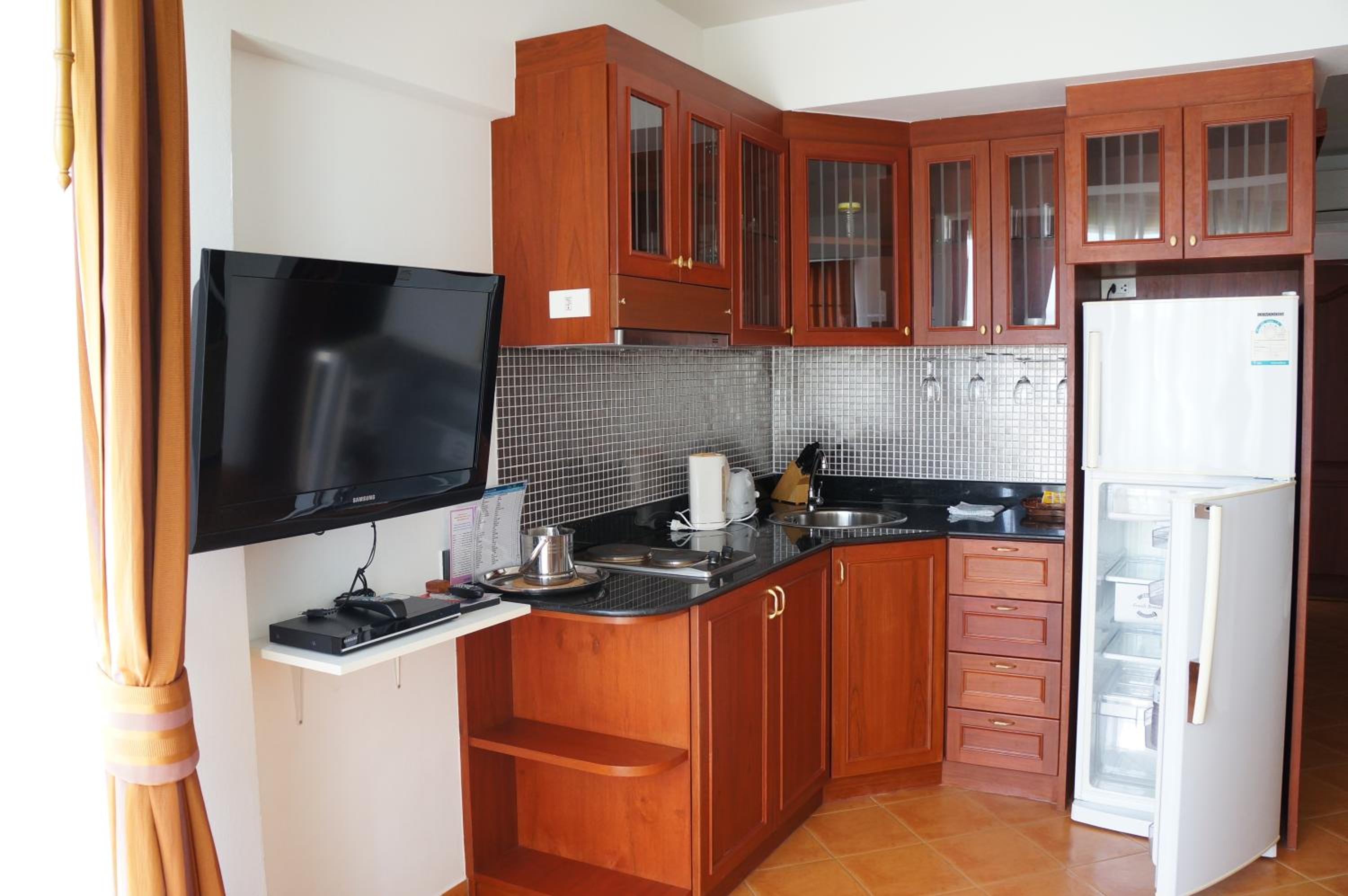Superior One-Bedroom Apartment - Photo 16