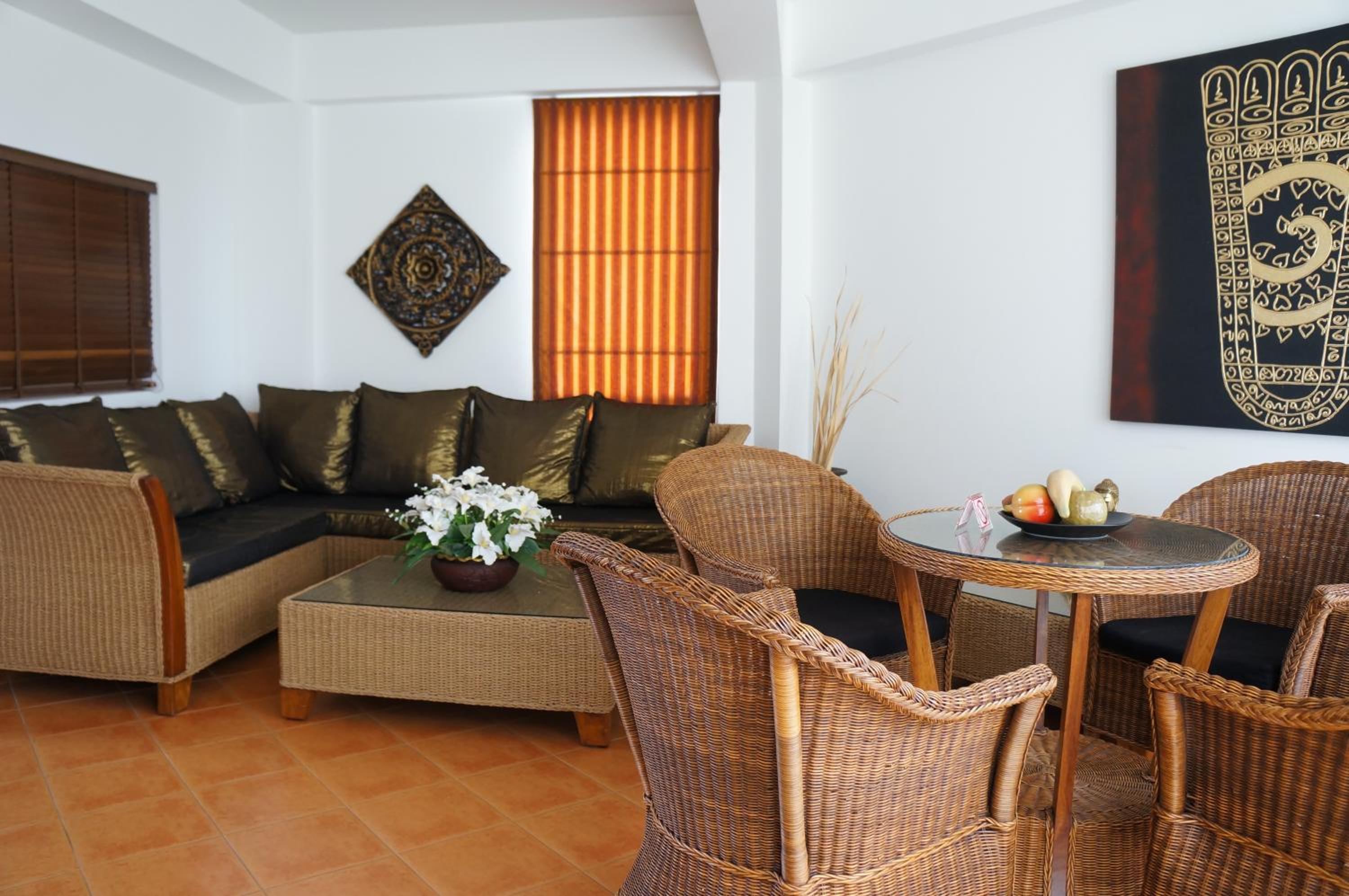 Deluxe One-Bedroom Apartment - Photo 10