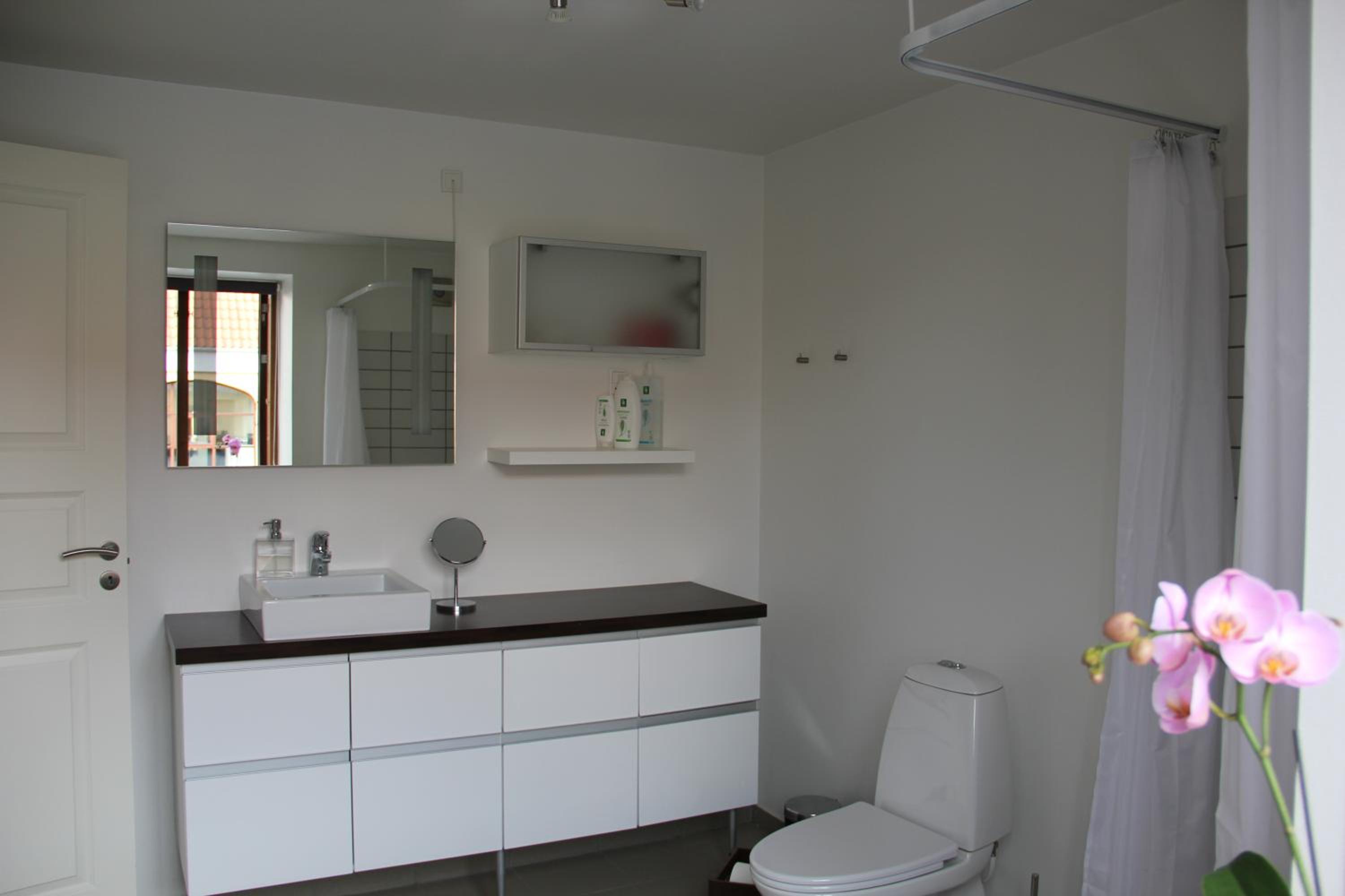Large Two-Bedroom Apartment - Photo 7