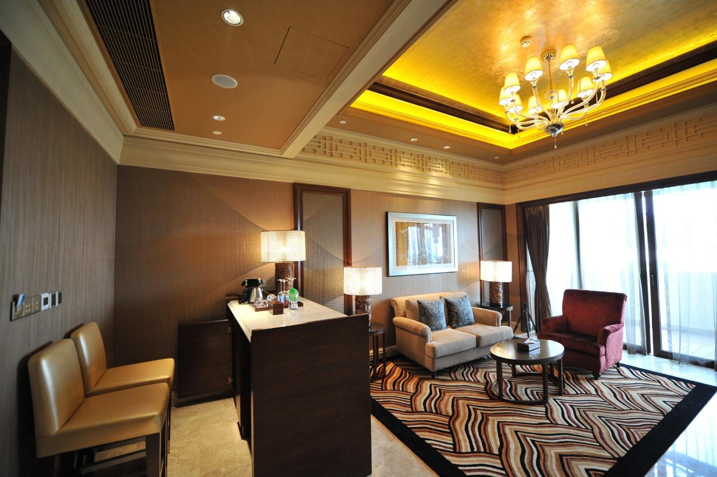 Suite A photo 3