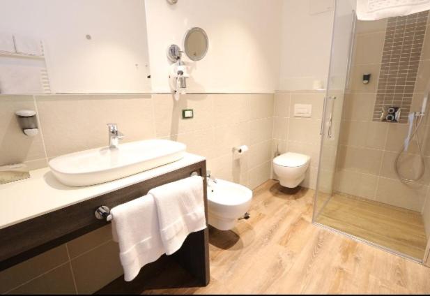 Double Room - Photo 6