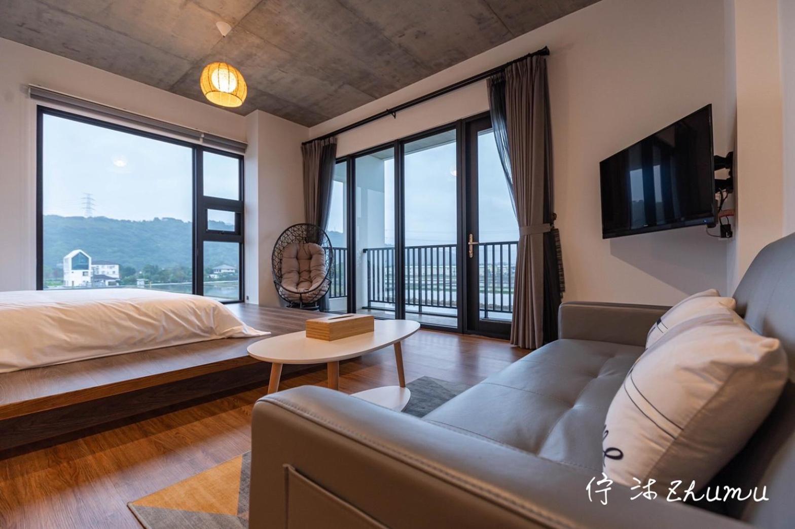 Queen Room with Balcony photo 1