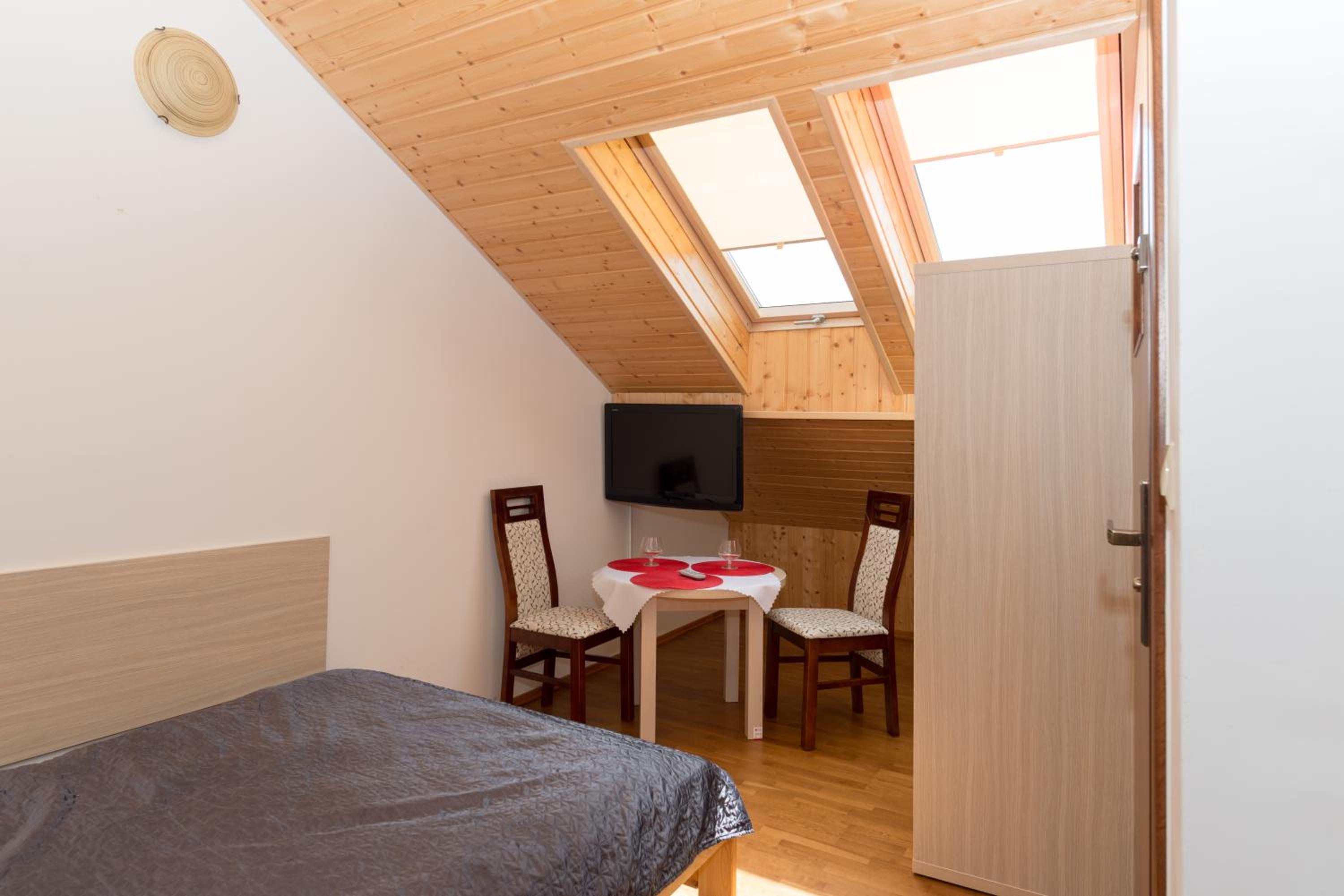 Double Room - Attic photo 2