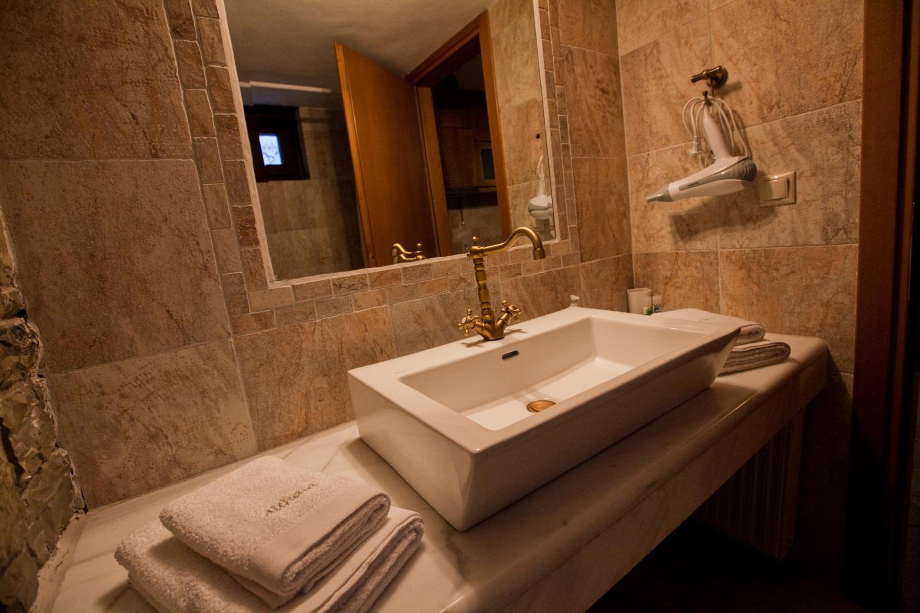 Studio Apartment - Photo 18