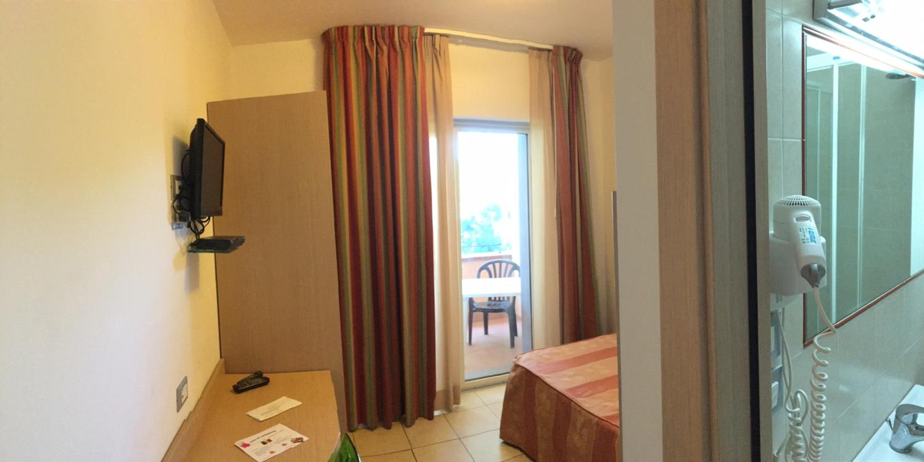 Classic Single Room with Balcony