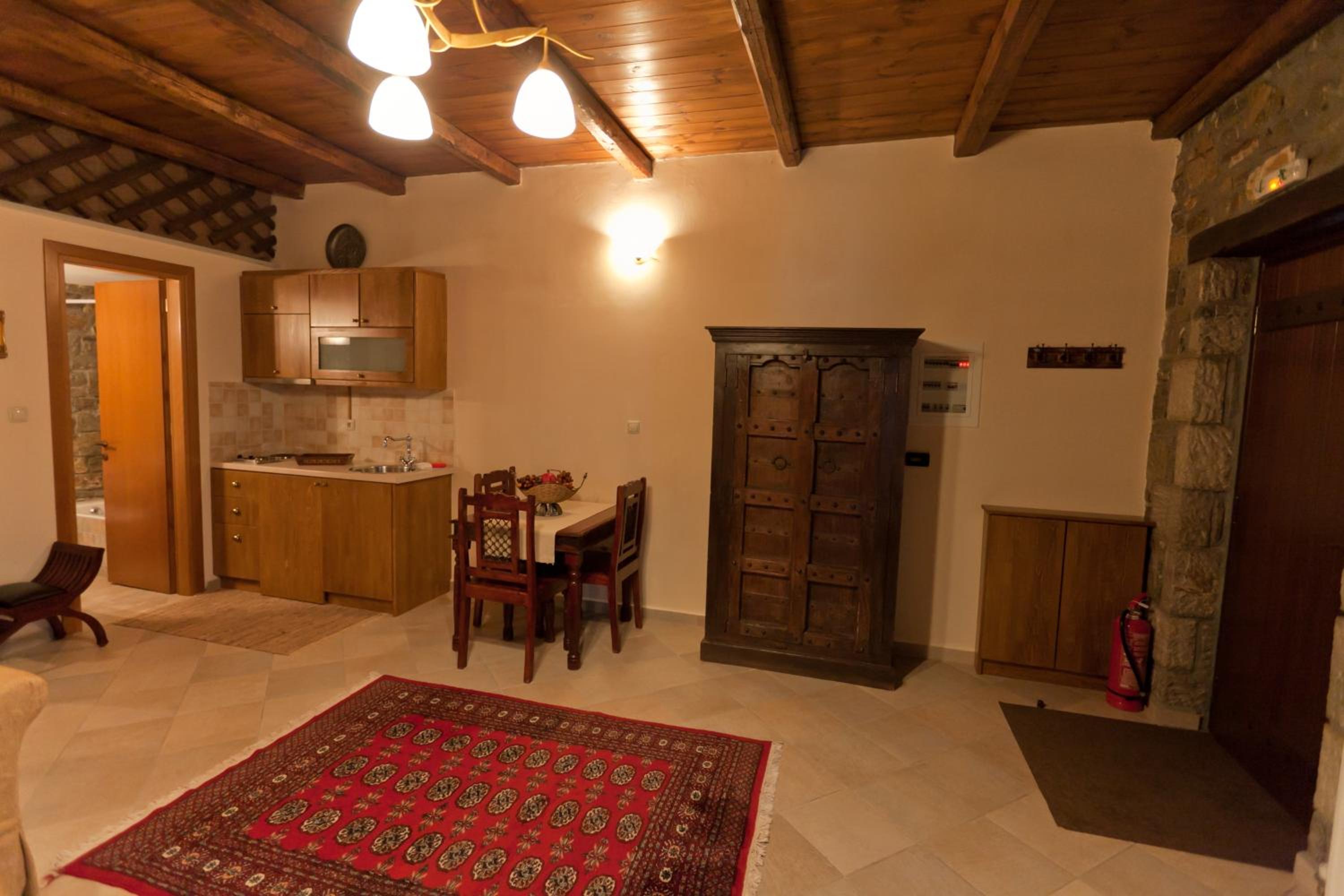 Studio Apartment - Photo 19