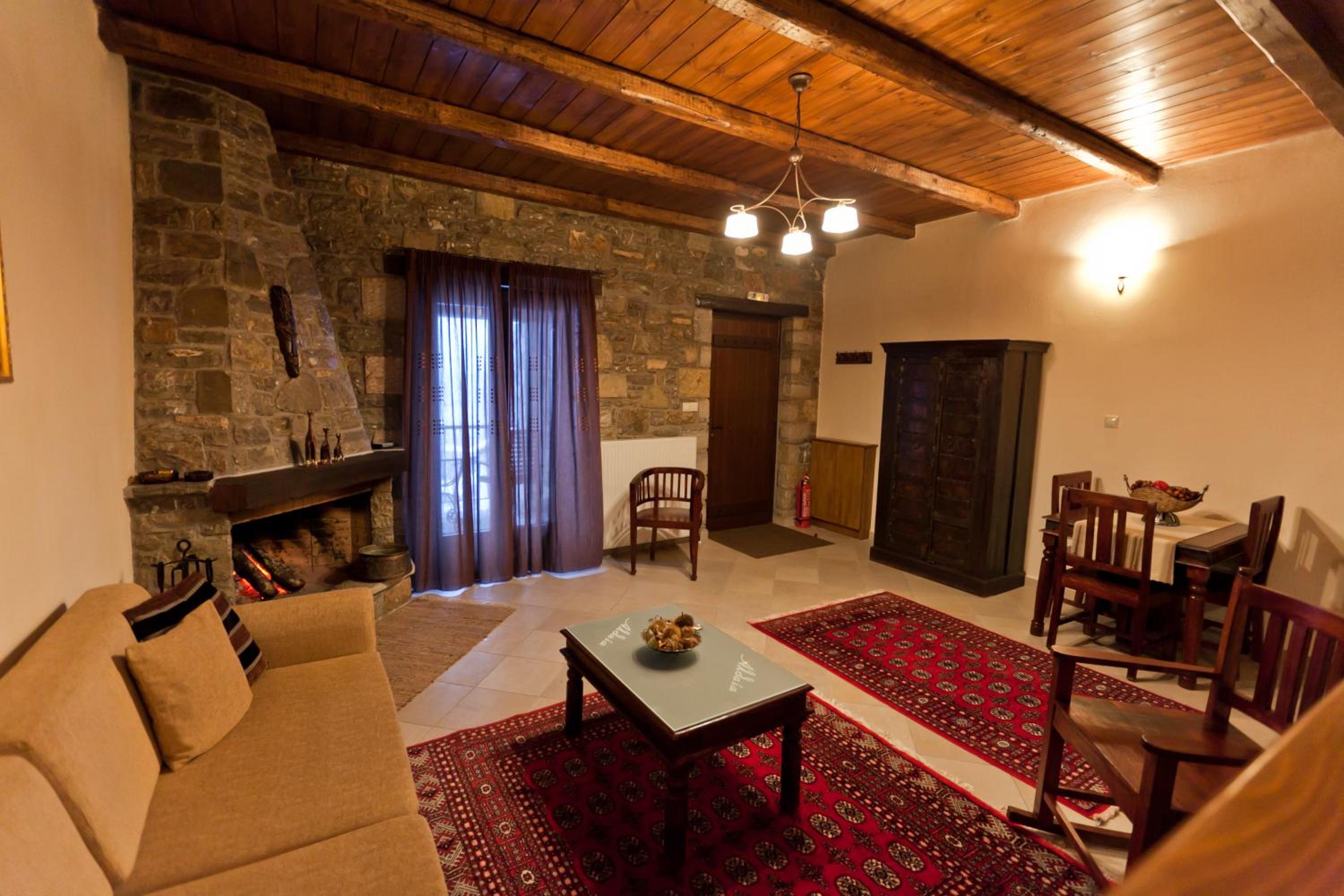 Studio Apartment - Photo 2