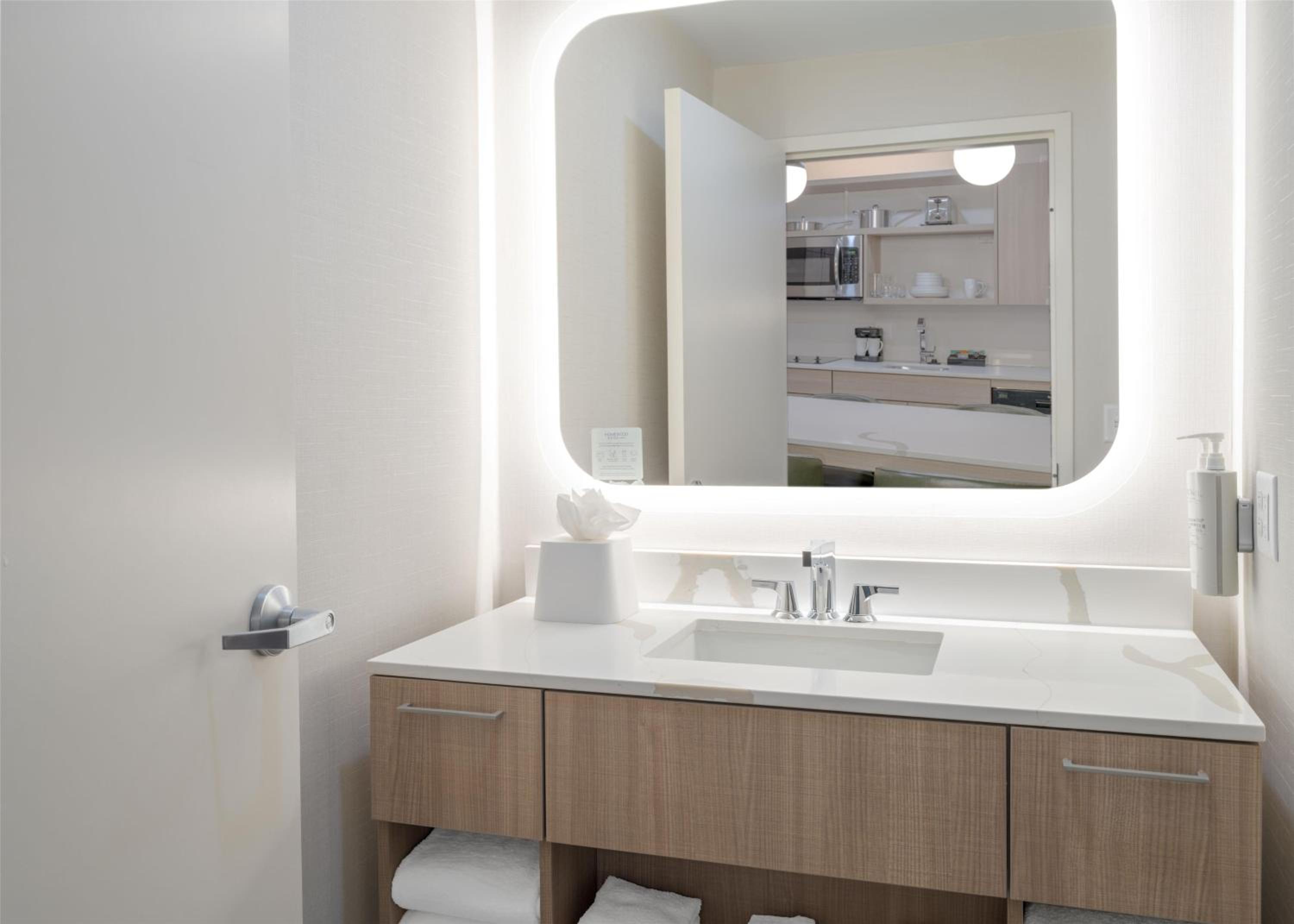 King Studio Suite - Photo 3