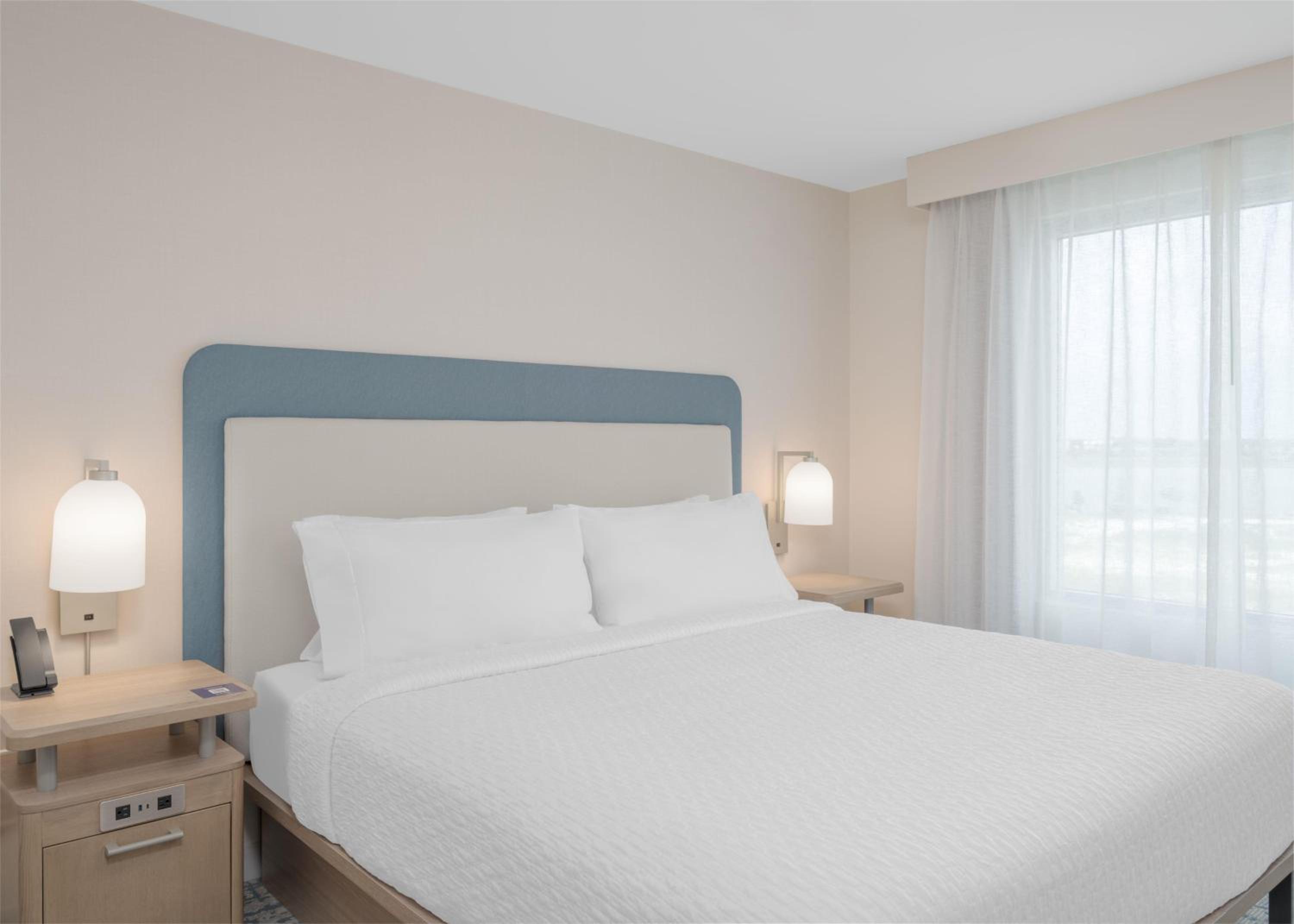 King Suite - Hearing Accessible - Photo 3