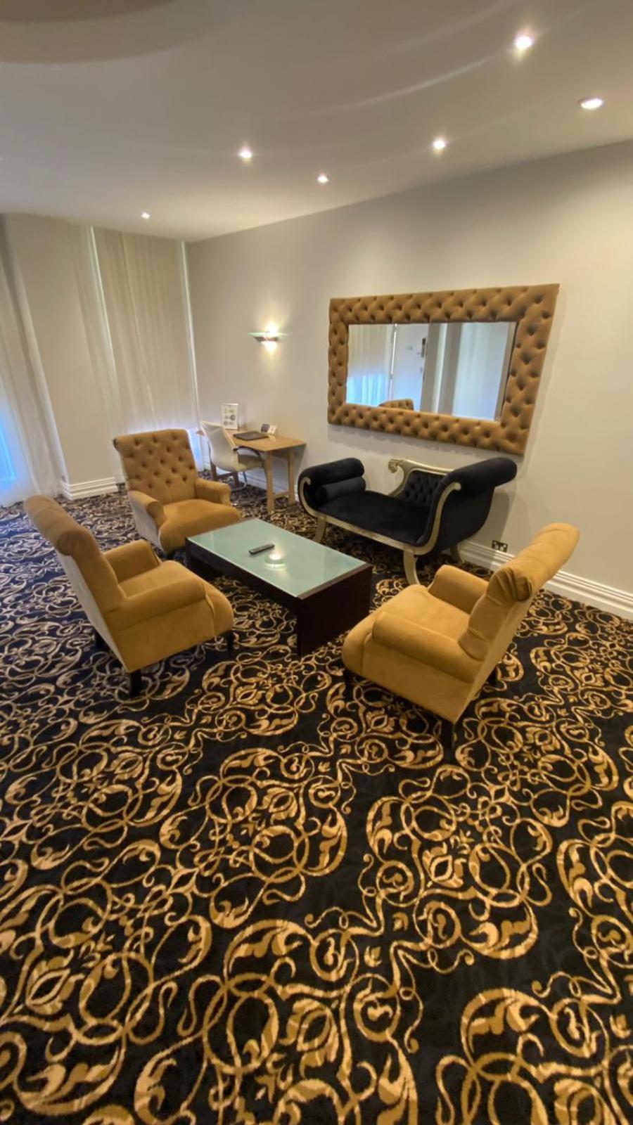 One Room Suite with Pool View - Non Smoking - Photo 3