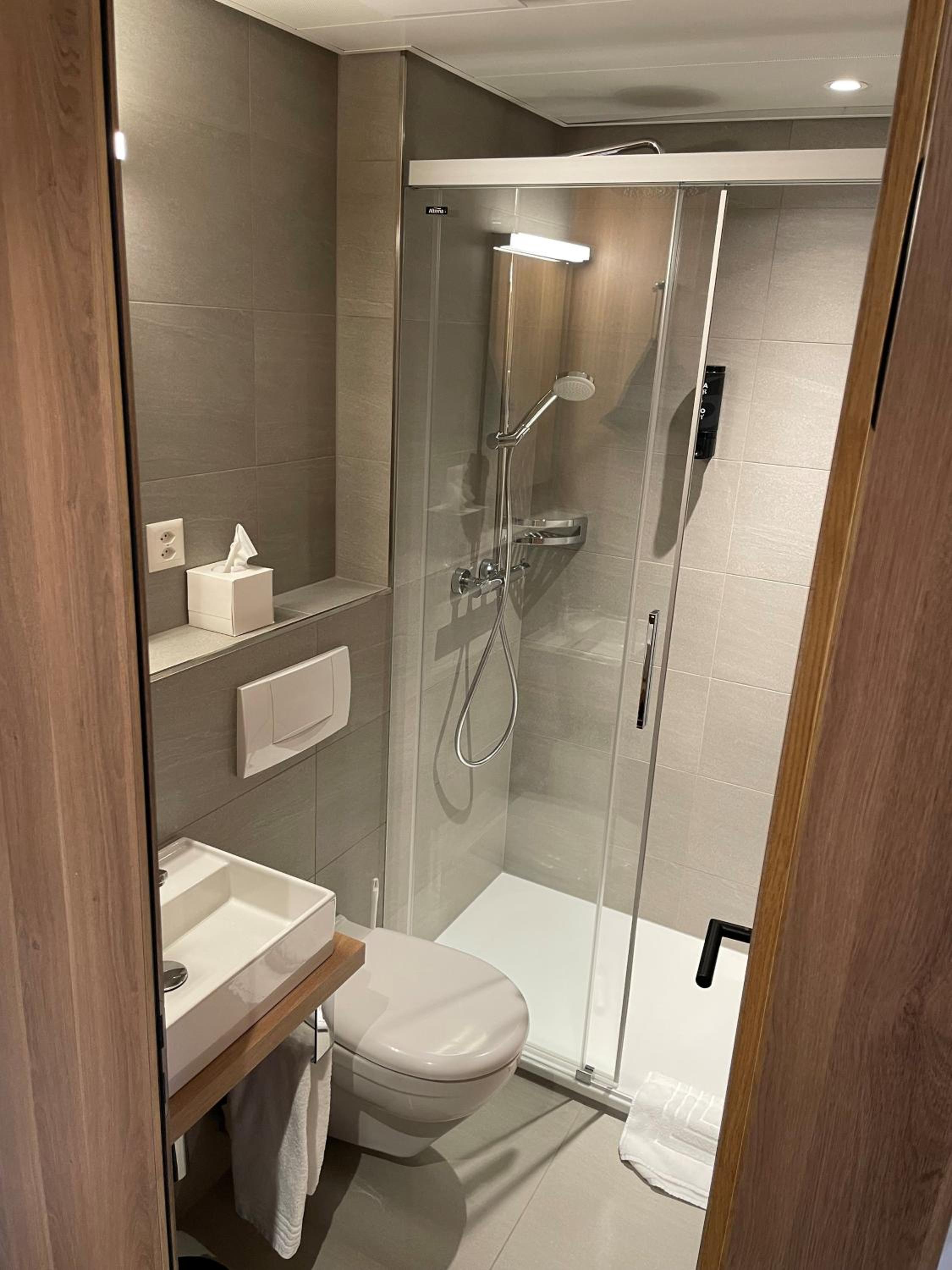Single Room with Bathroom photo 2