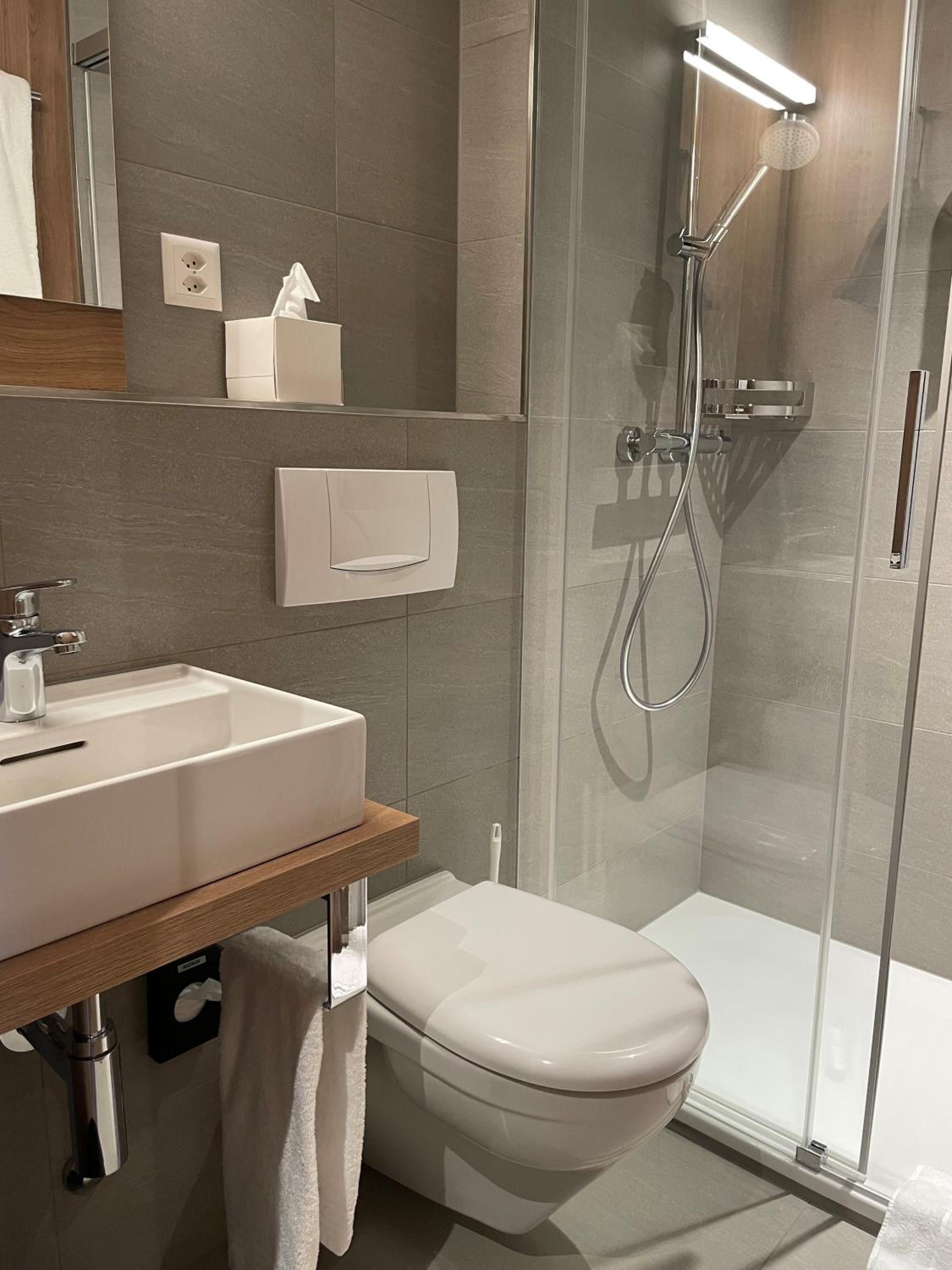 Single Room with Bathroom photo 3