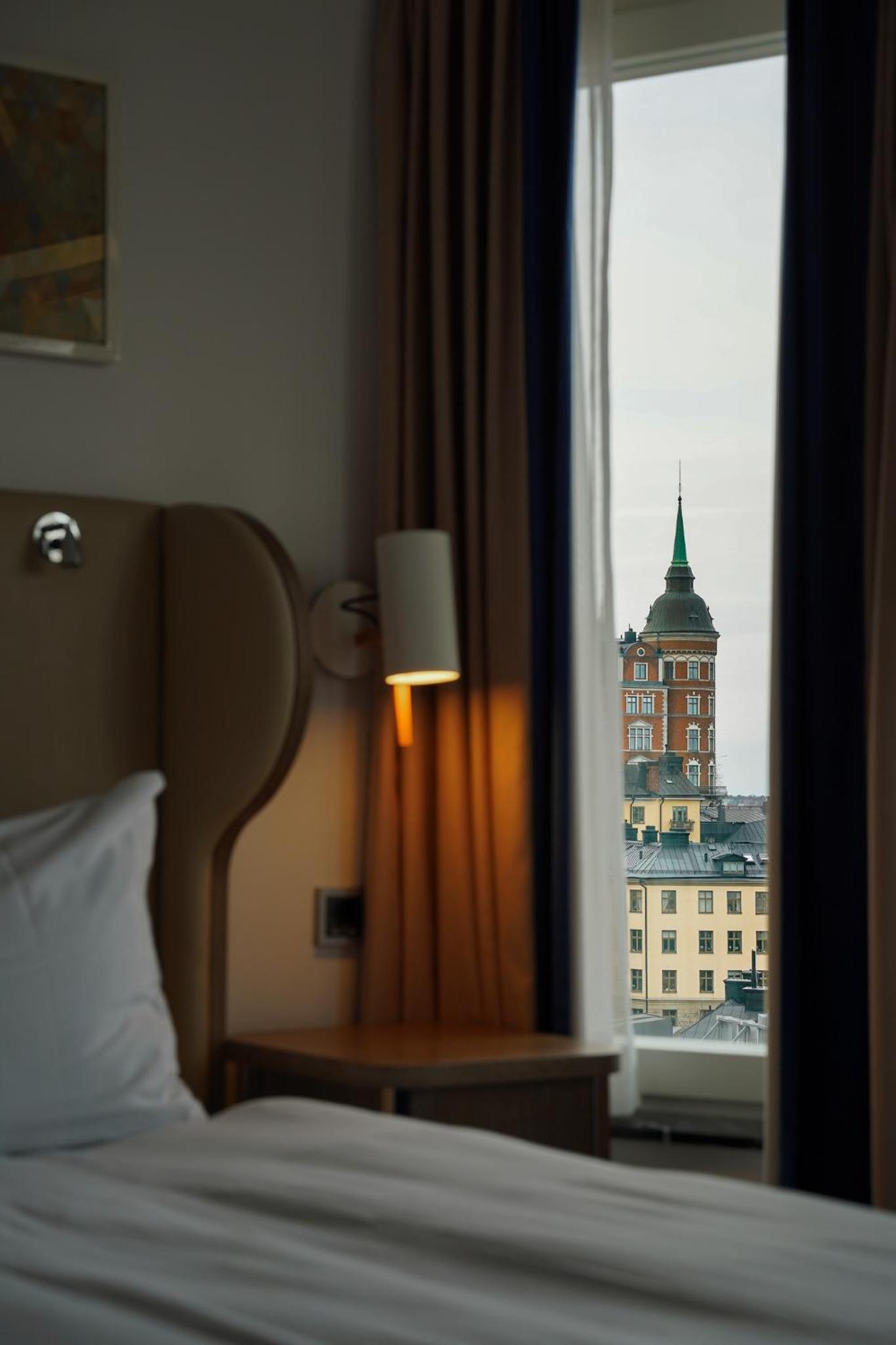 Junior King Suite with View - Photo 4