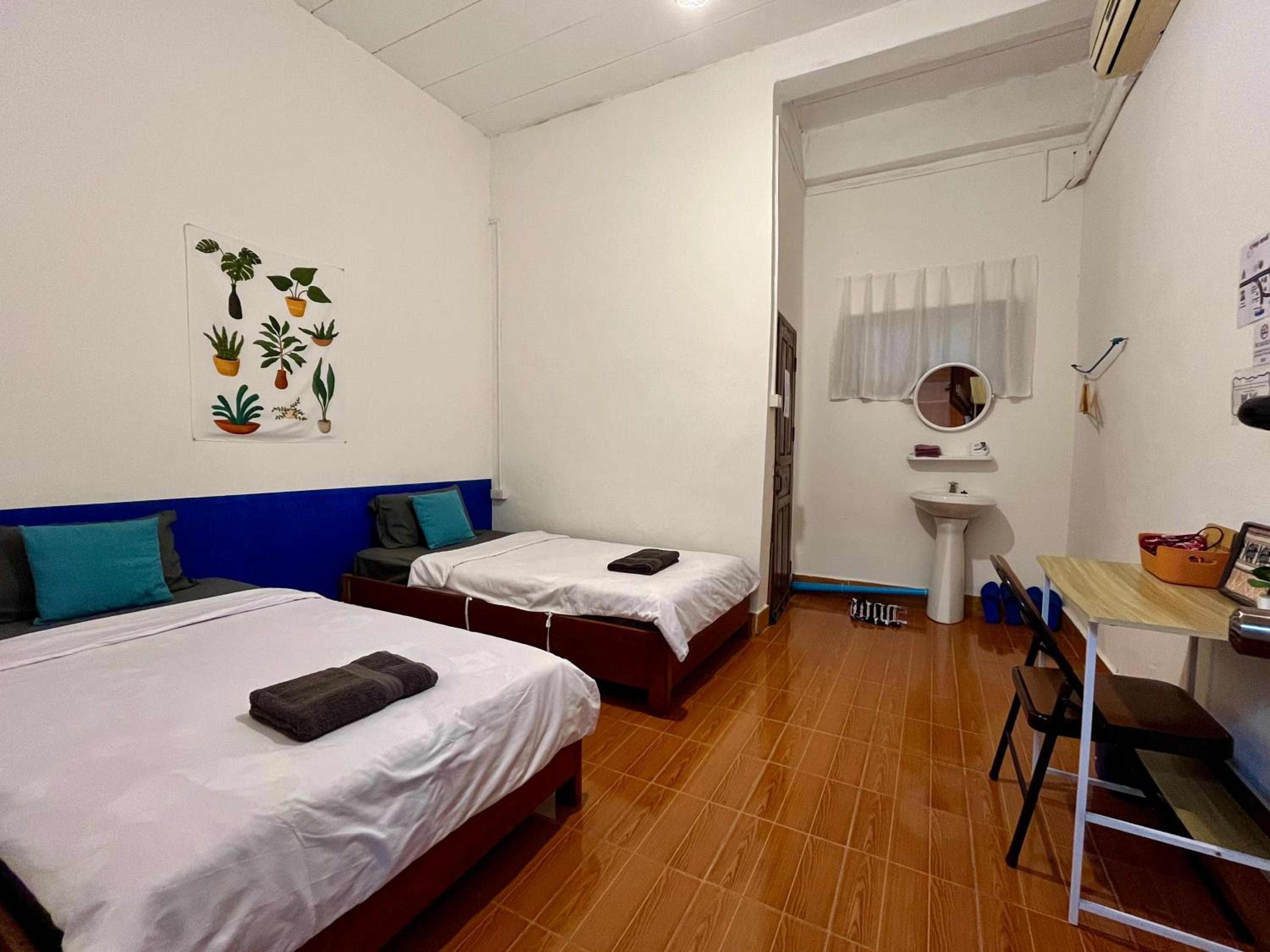 Budget Double Room photo 2
