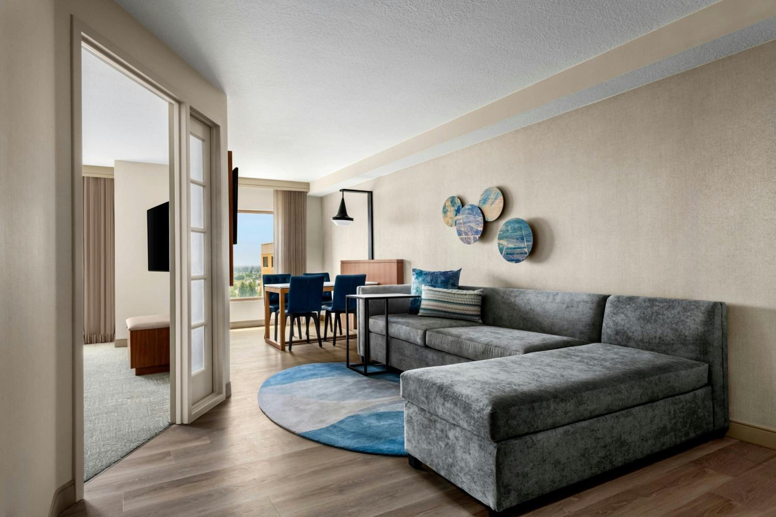 Queen Suite with Two Queen Beds and Sofa Bed - Photo 2