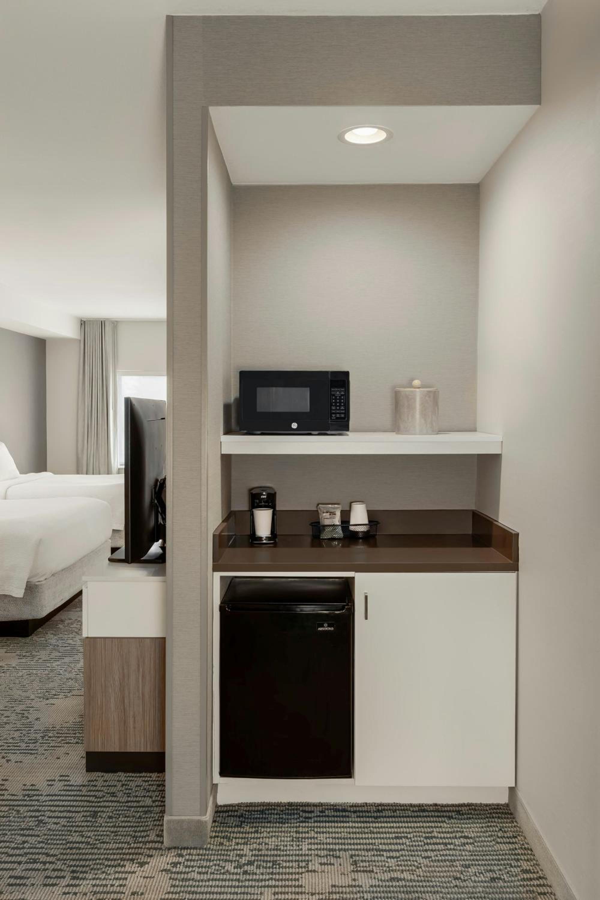 Queen Suite with Two Queen Beds and Trundle Sofa - Photo 3