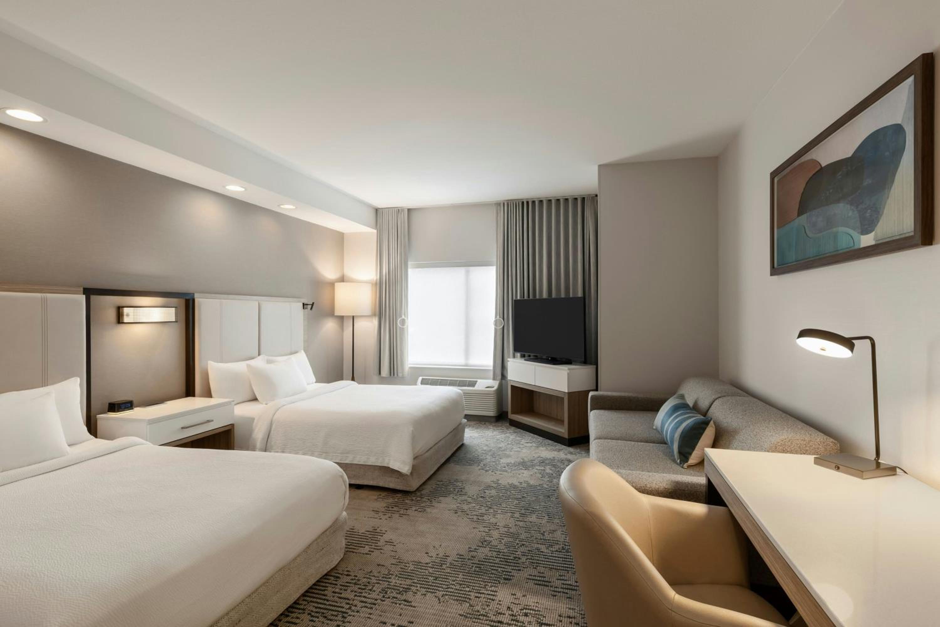 Queen Suite with Two Queen Beds and Trundle Sofa - Photo 5