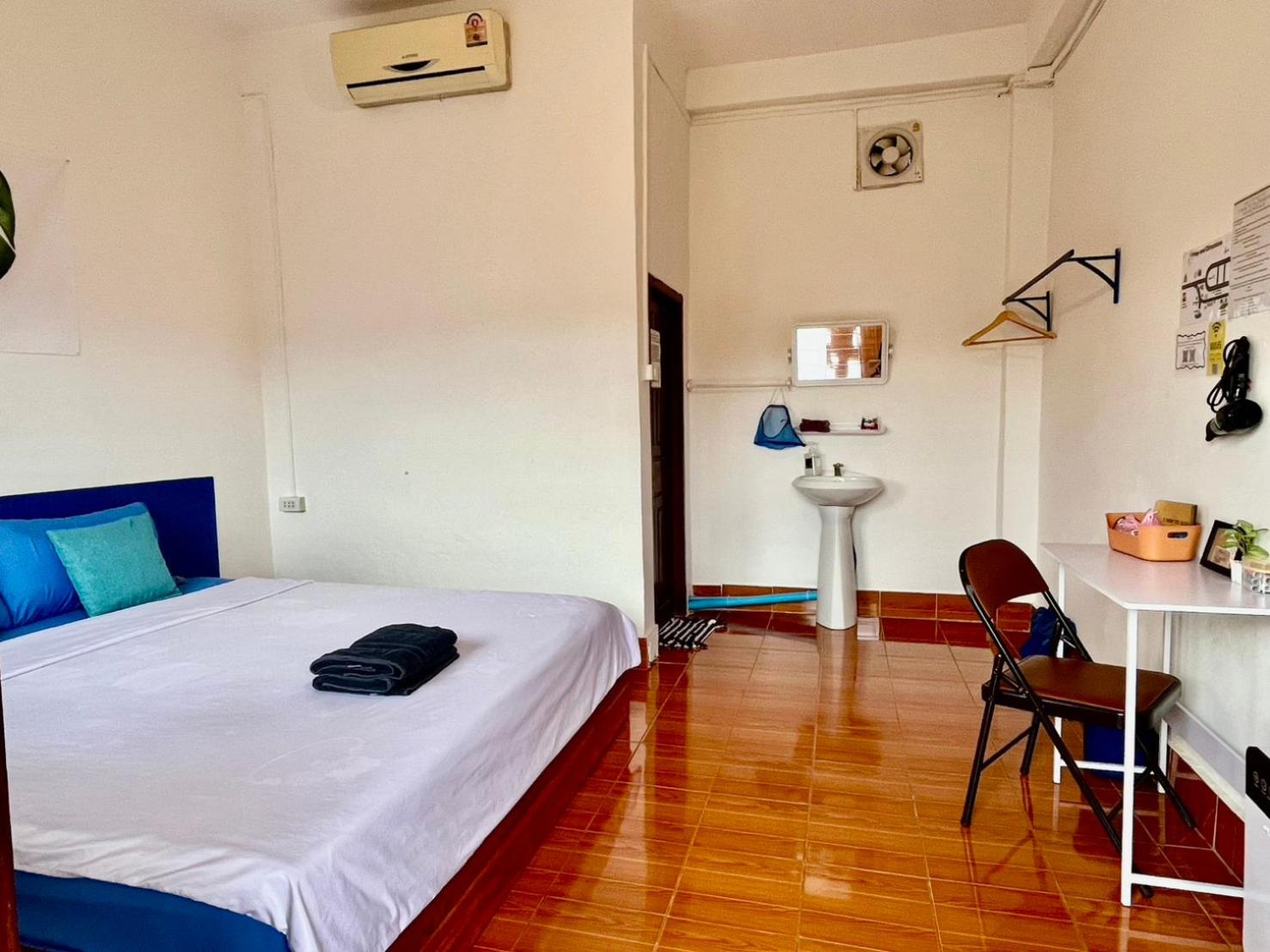 Budget Double Room photo 3