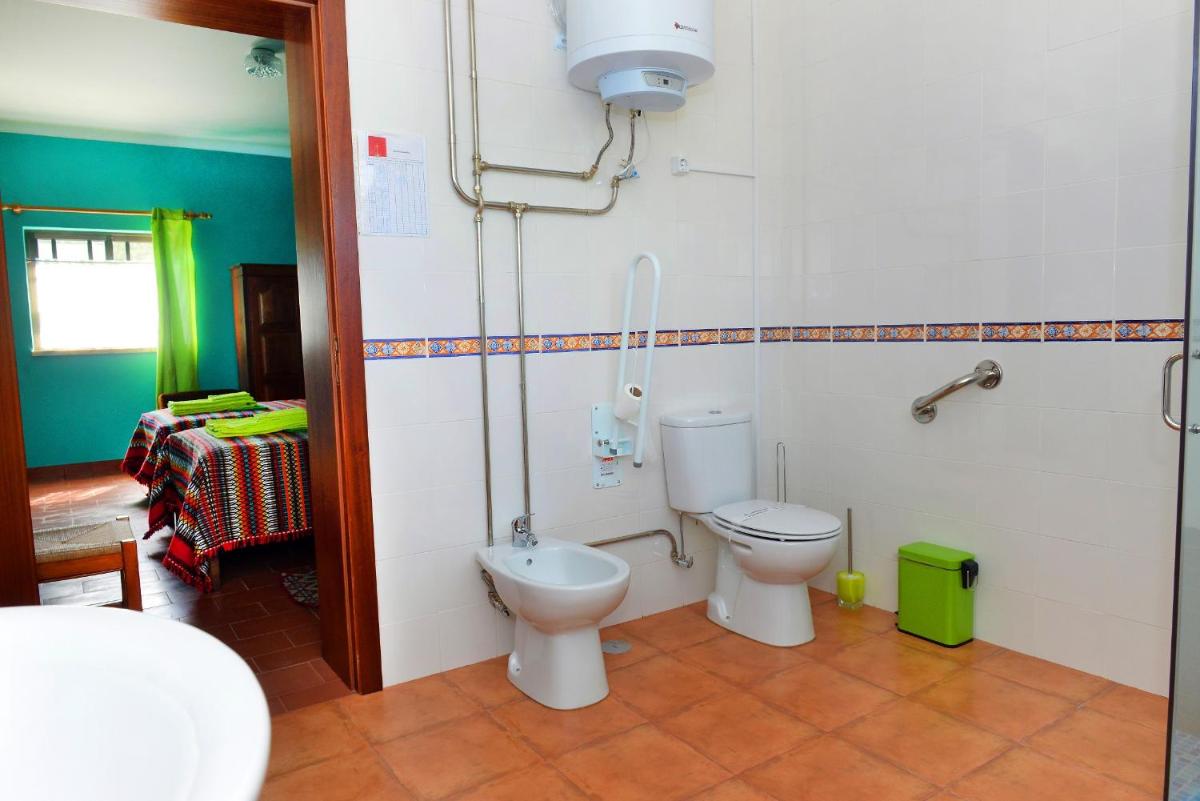 King Room with Roll-In Shower - Disability Access photo 3
