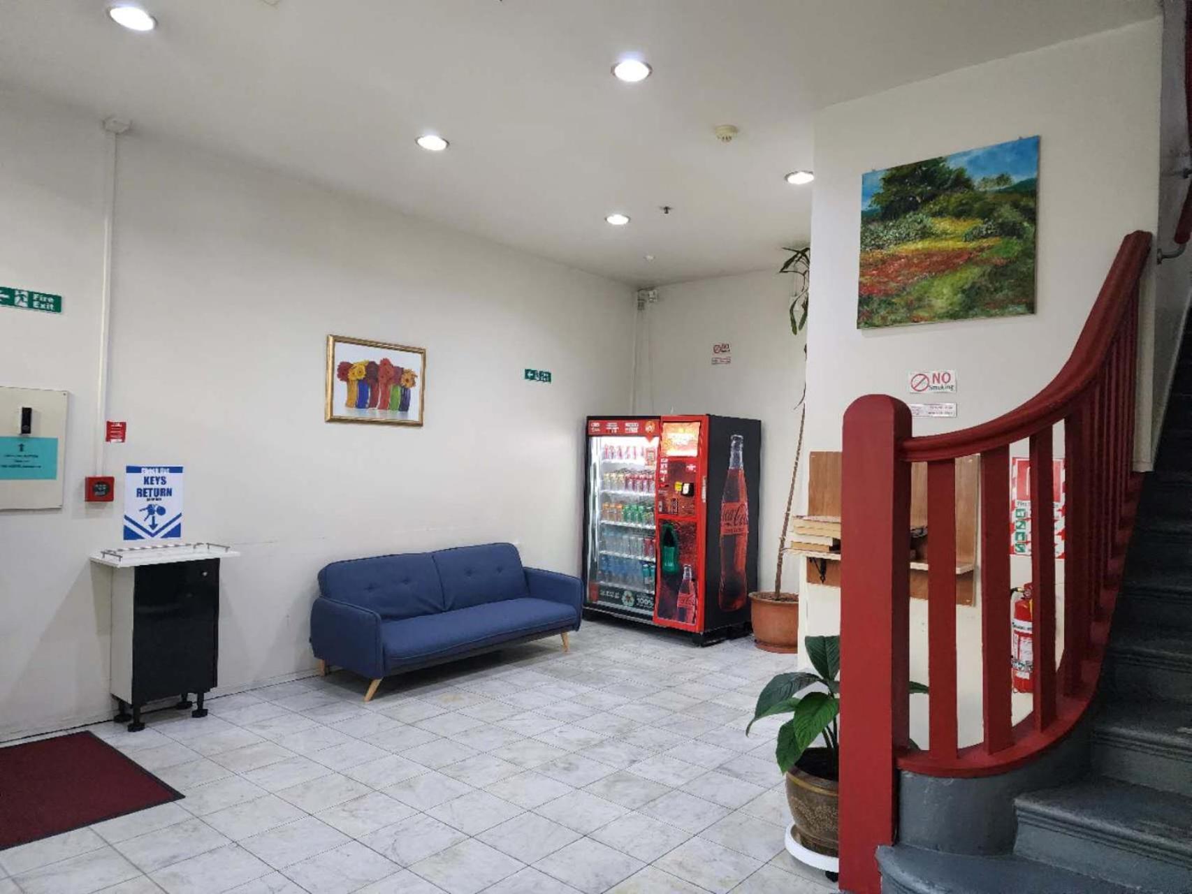 Budget Twin Room - Photo 3