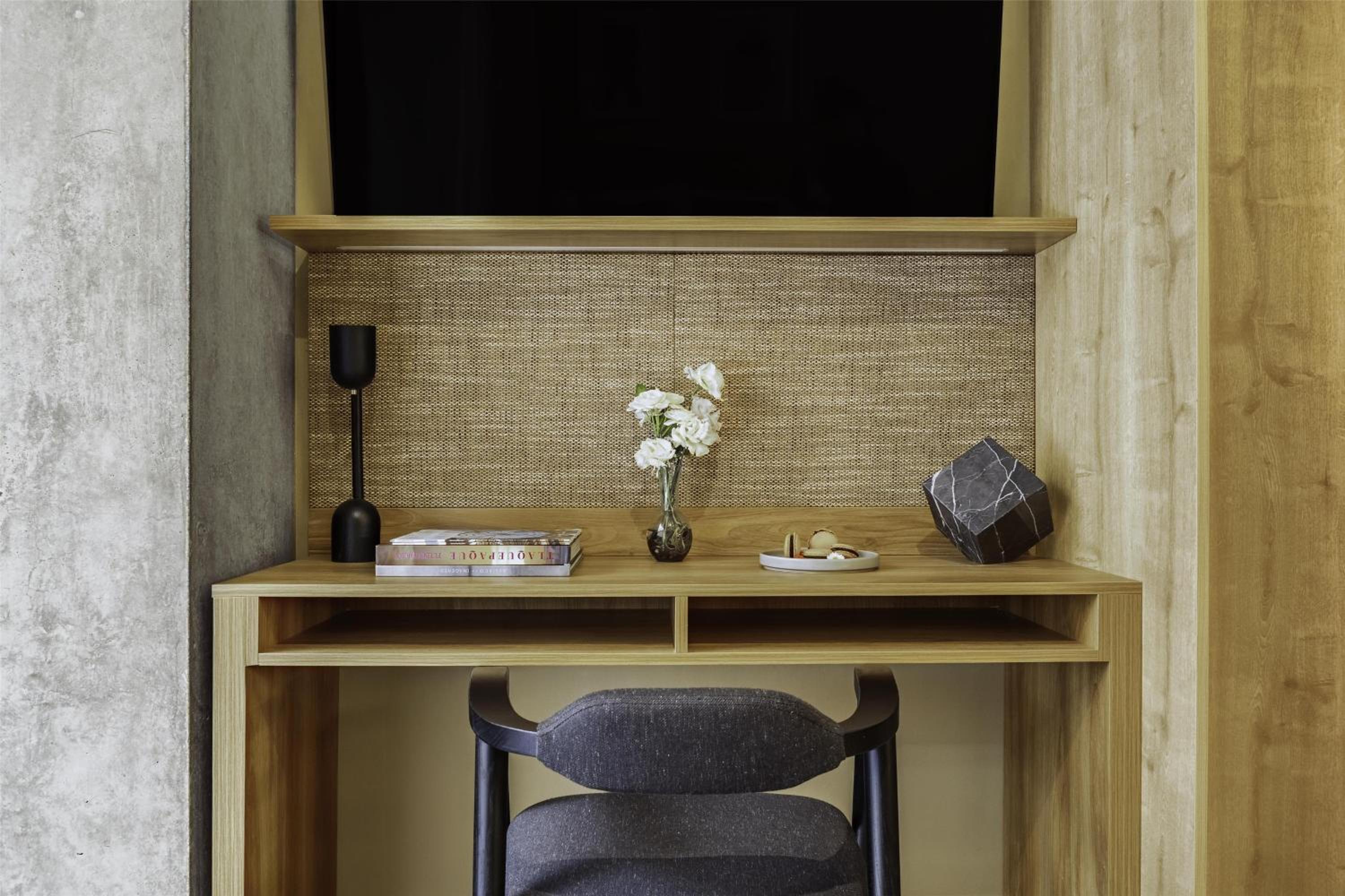 Deluxe Studio