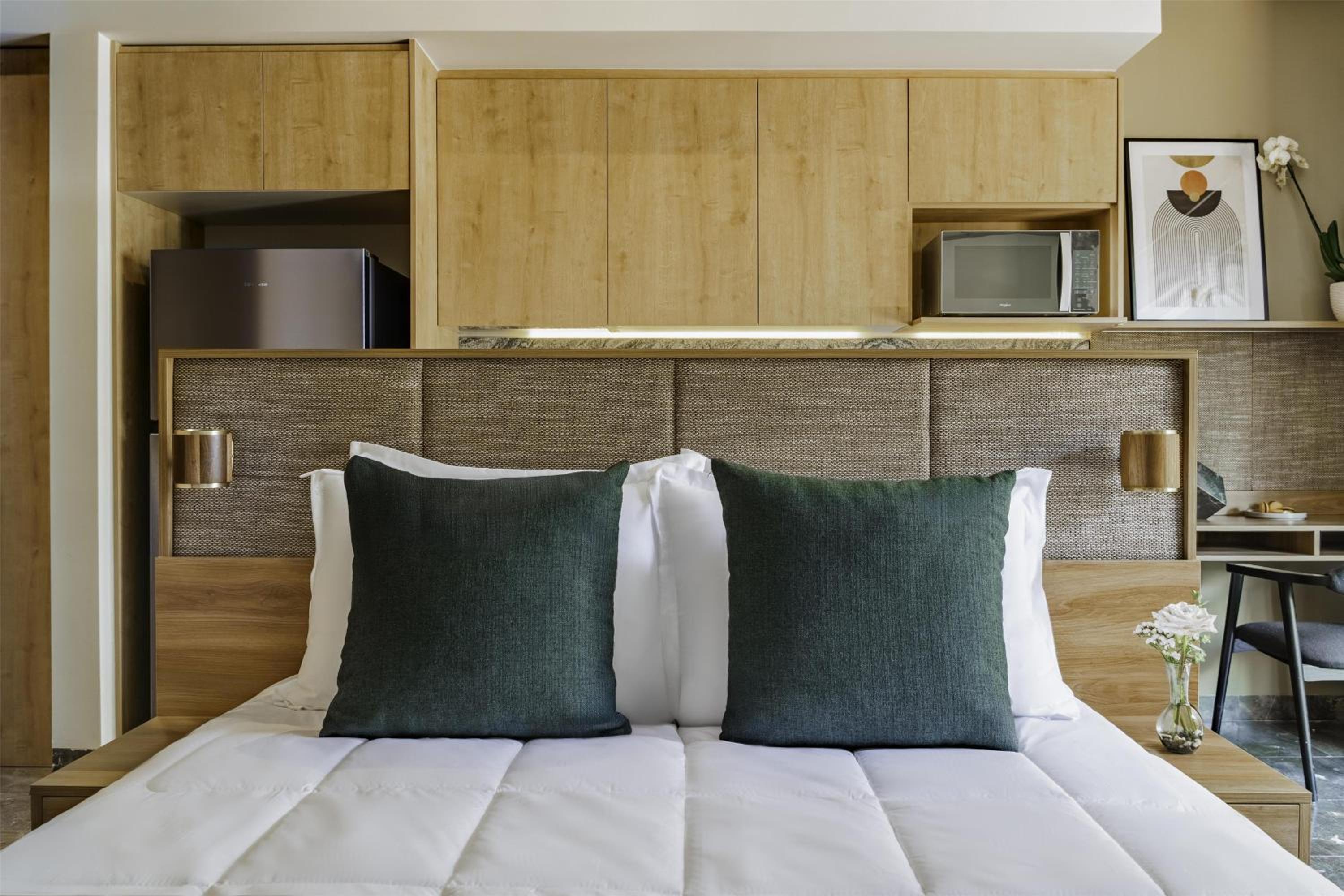 Dual Studio Connecting Rooms (2 Adults + 2 Children)