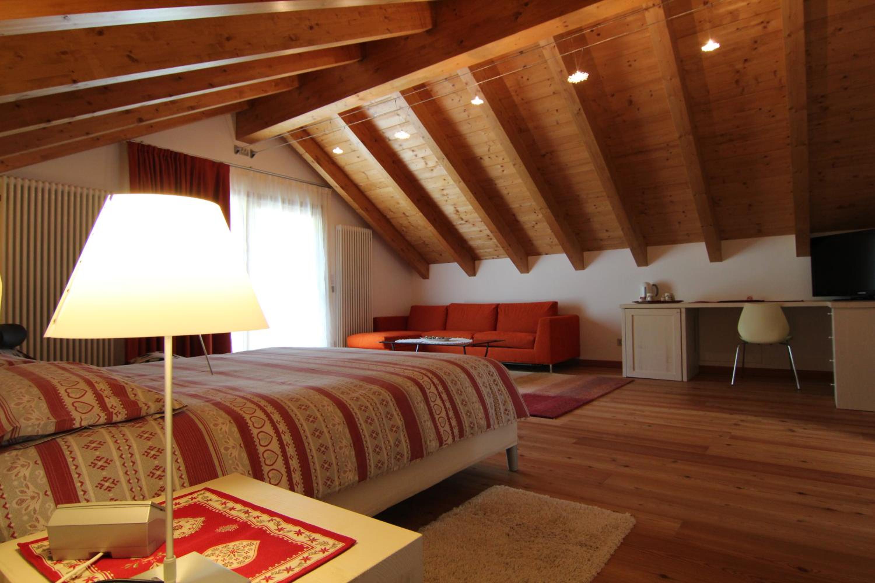 Suite with Spa Bath photo 2