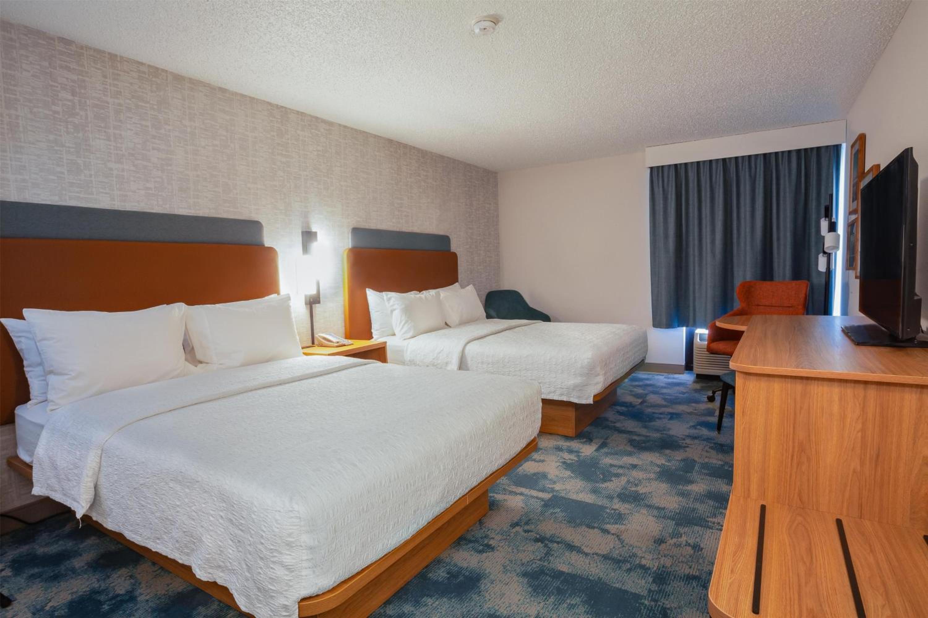 Queen Room with Two Queen Beds - Hearing Access/Non-Smoking - Photo 1