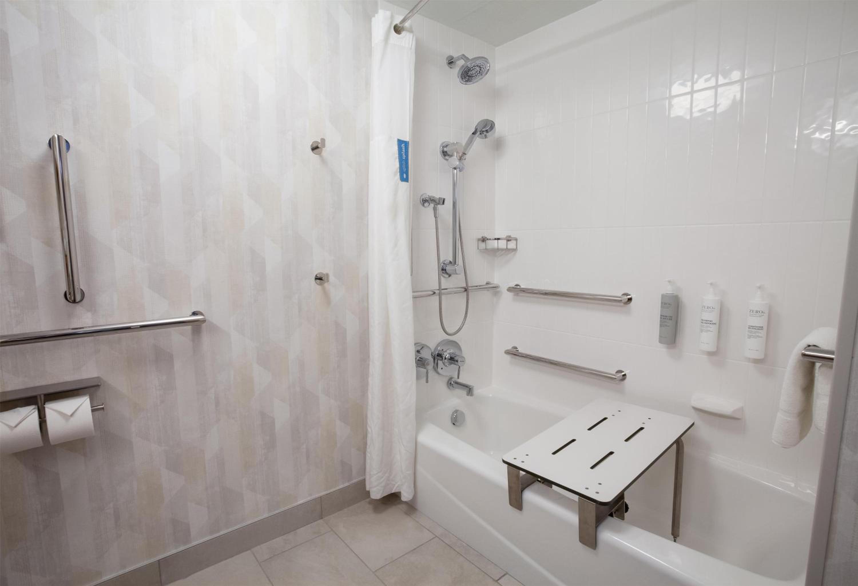 King Room with Bath Tub - Mobility and Hearing Access - Photo 2