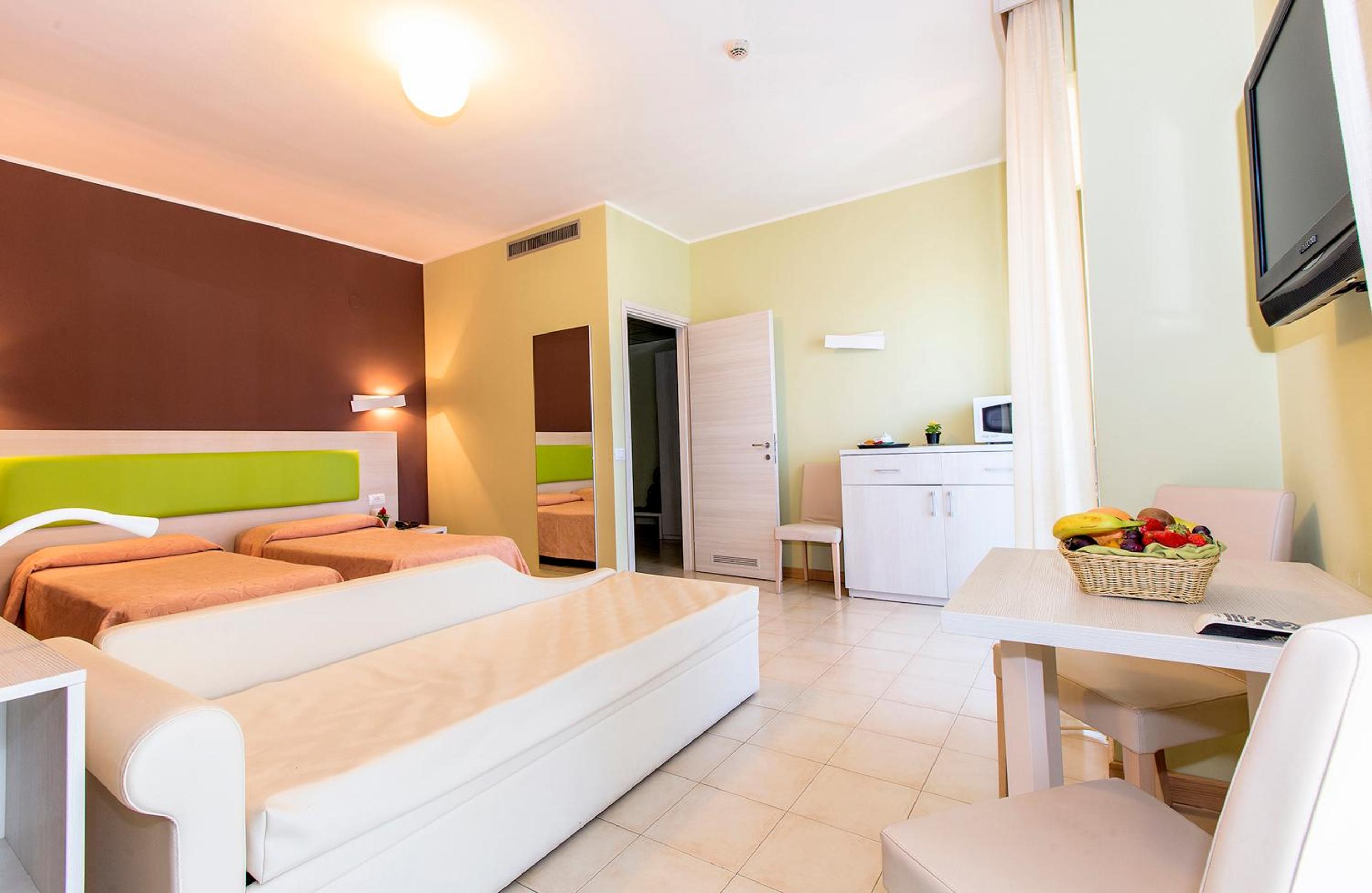 Superior Quadruple Room - Photo 3