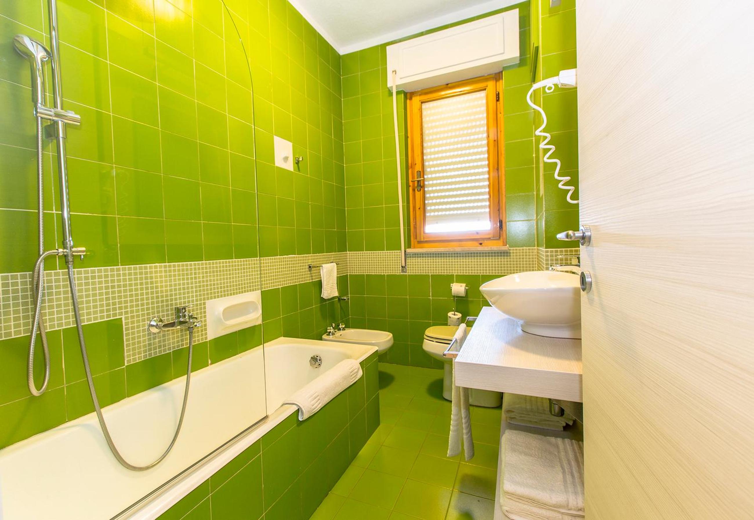 Superior Quadruple Room - Photo 4