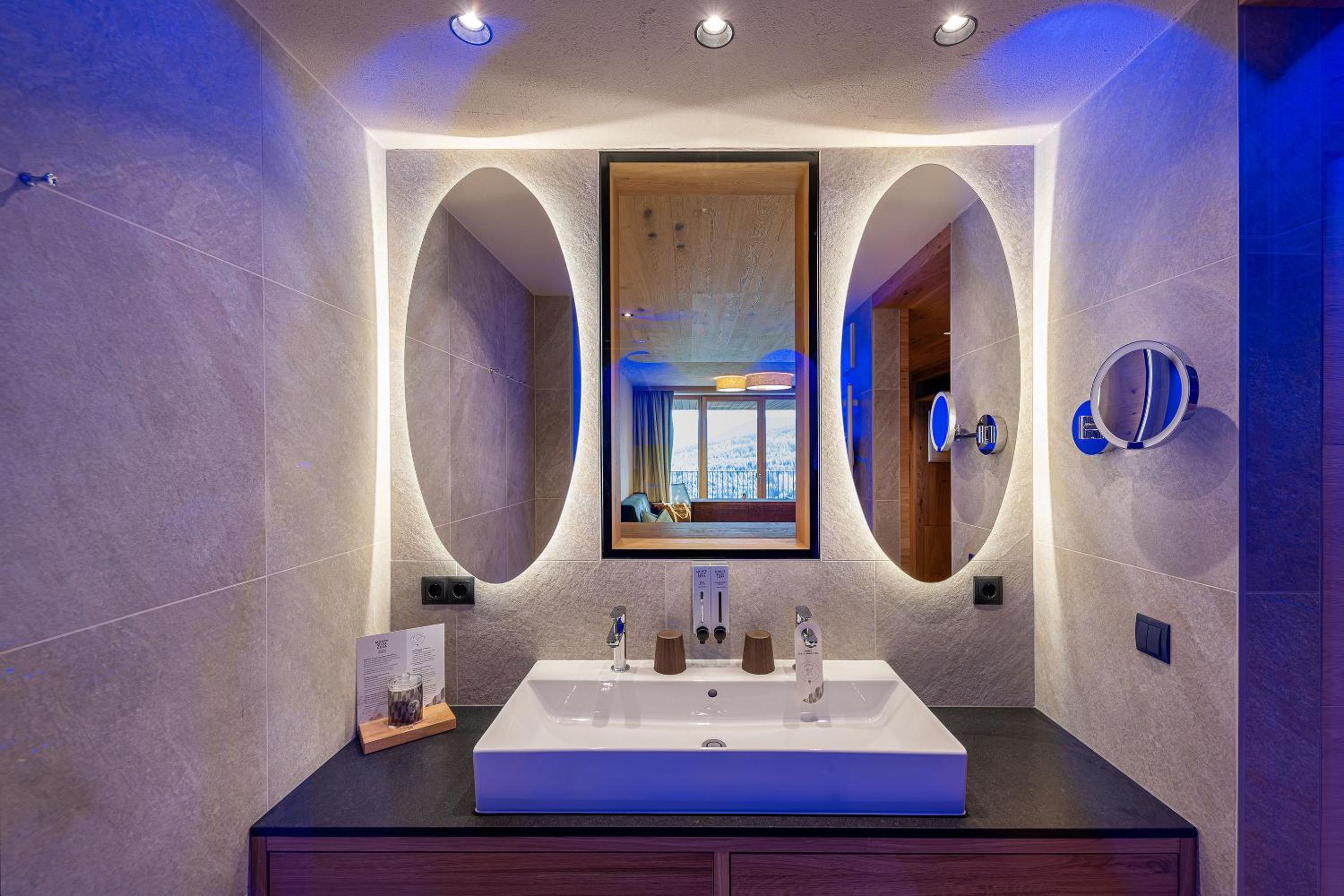 Junior Suite with Mountain View photo 1