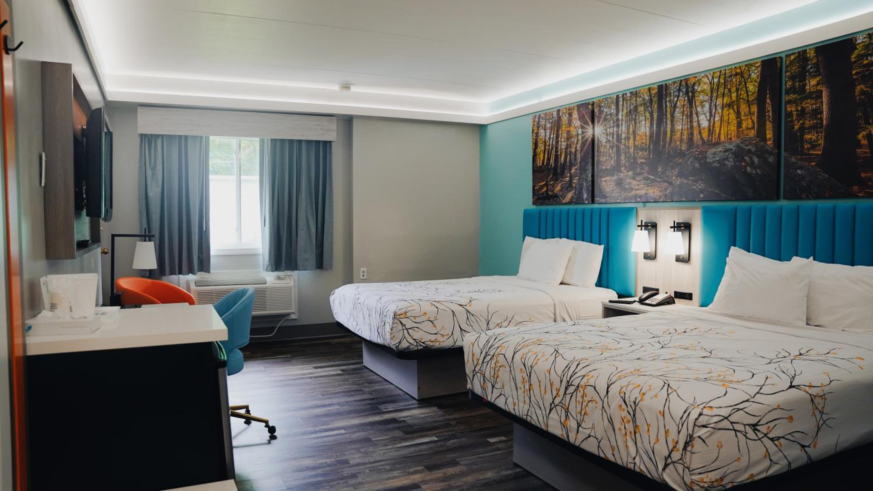 Queen Room with Two Queen Beds - Non-Smoking - Photo 1