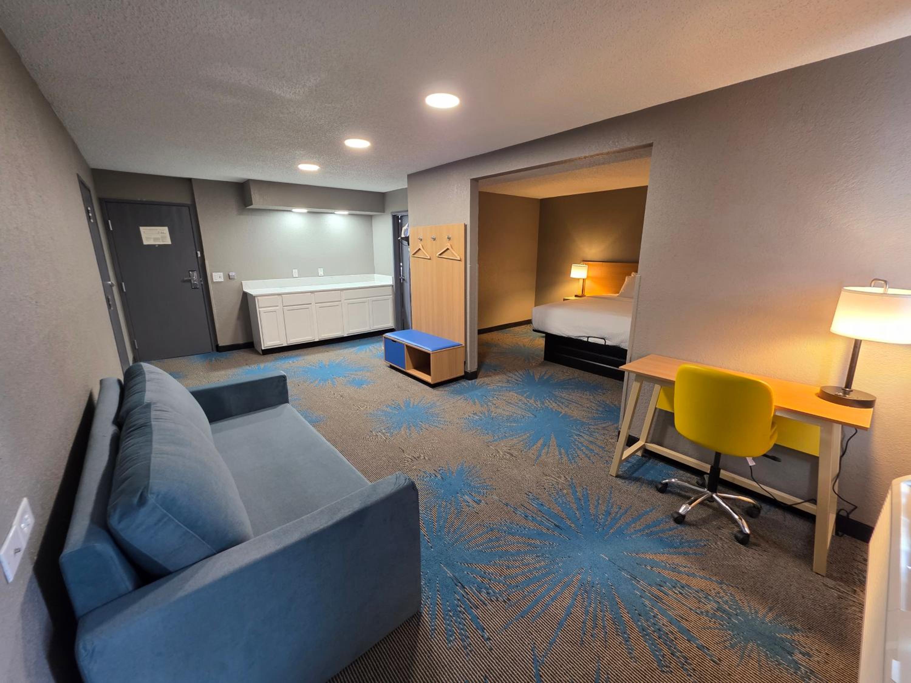 King Suite - Non-Smoking photo 1