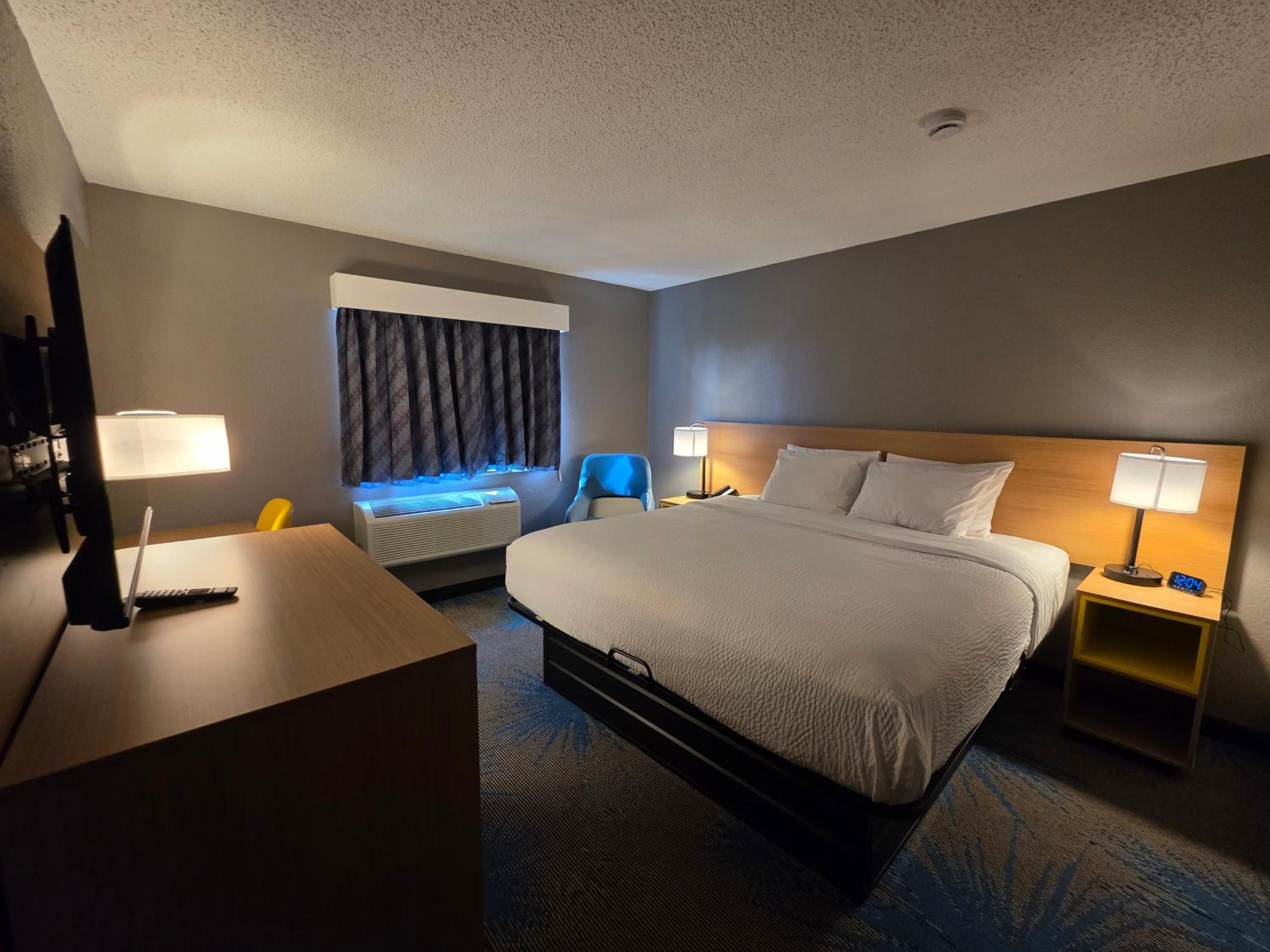 King Room - Non-Smoking photo 2