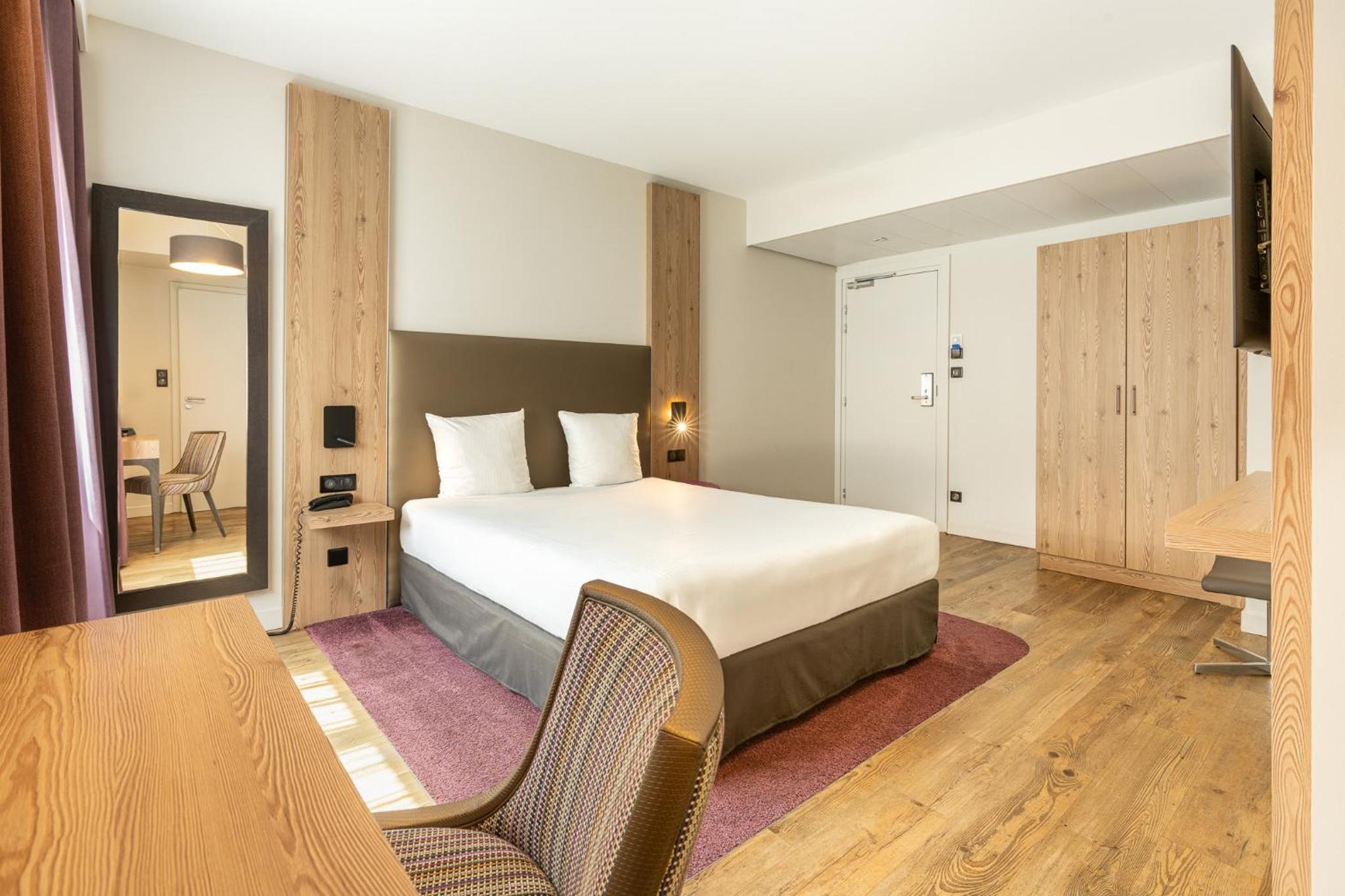 Superior Double Room thumbnail 6