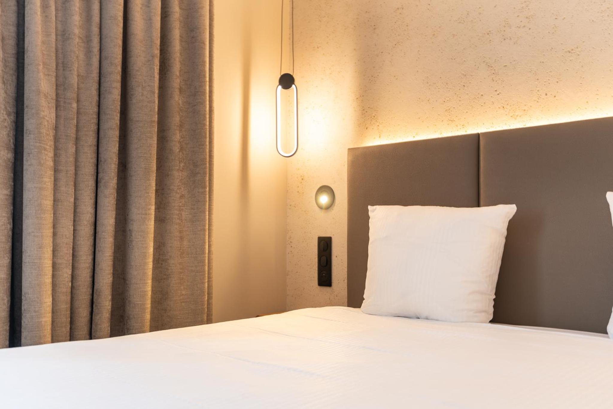 Superior Double Room thumbnail 6