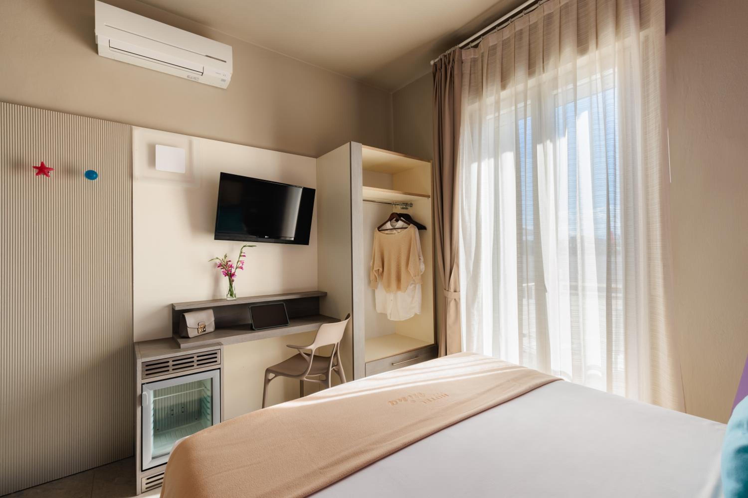 Double Room with Balcony - Photo 5
