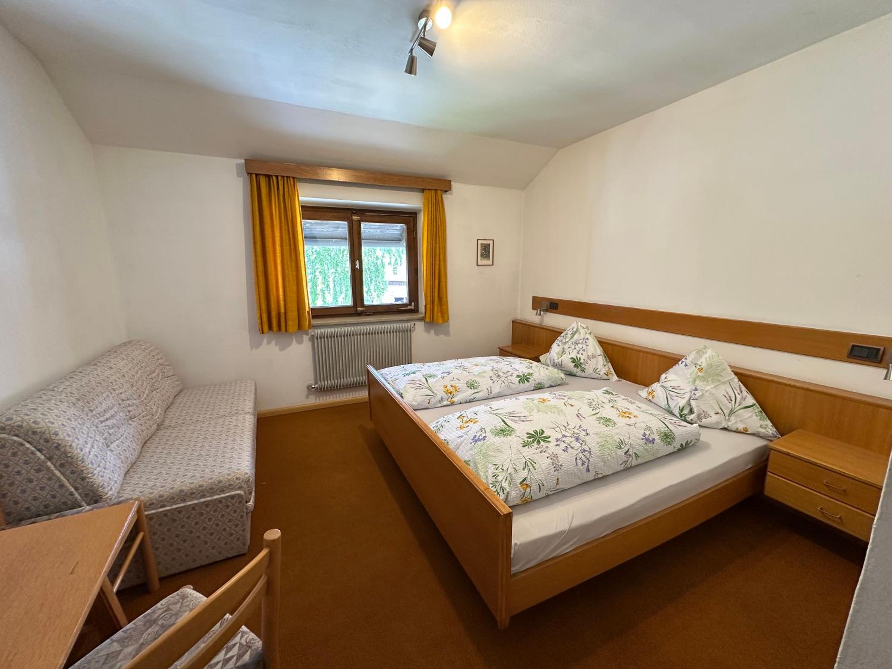 Budget Double Room photo 2